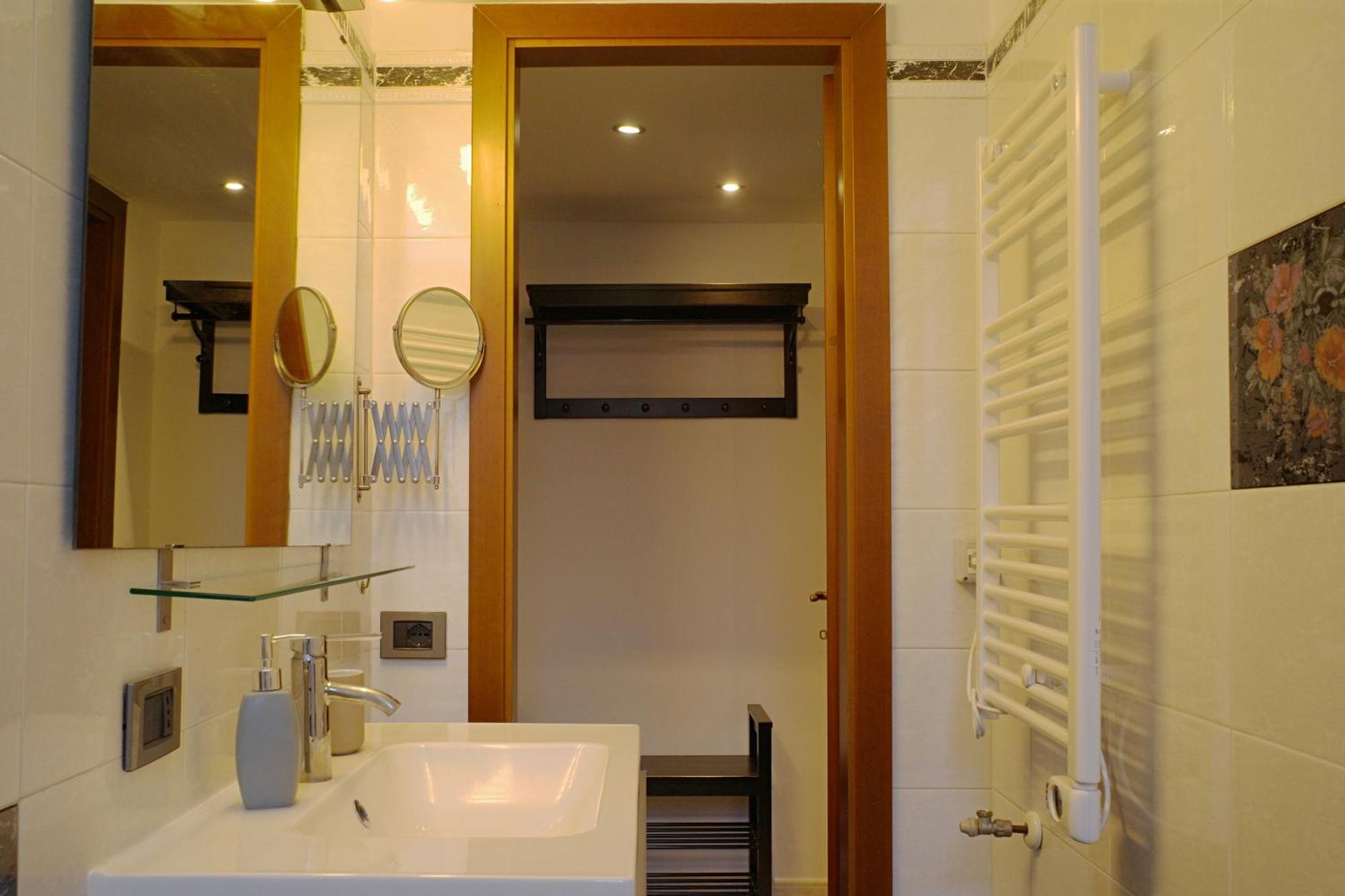 Bwr - Two-room Near The Station, Venini Milano