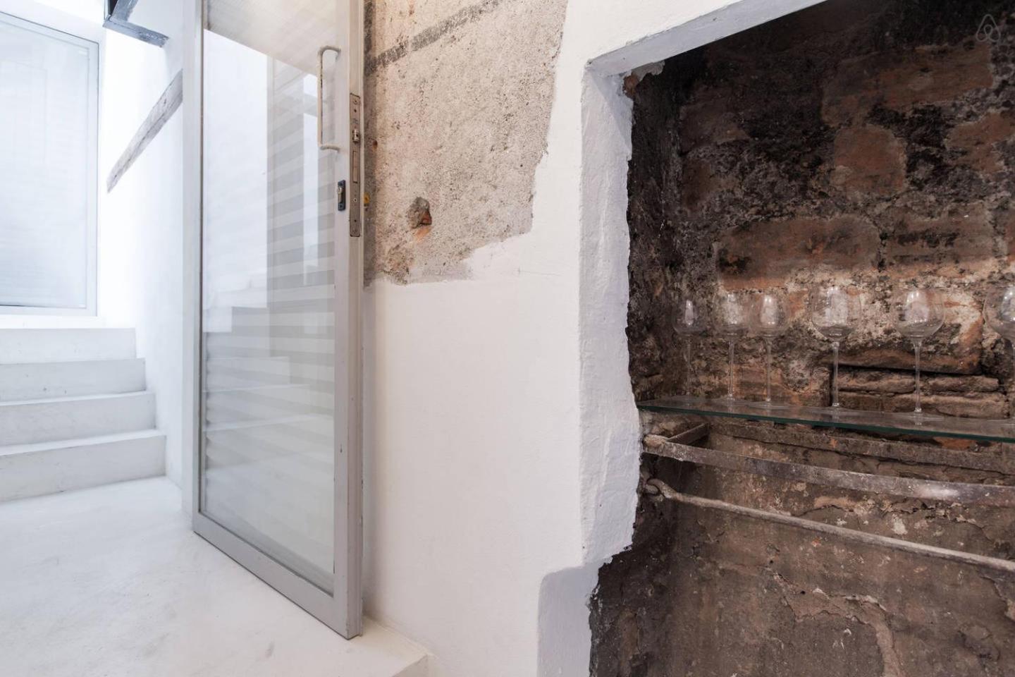 Apartment Casa - And - Modernist Marvel