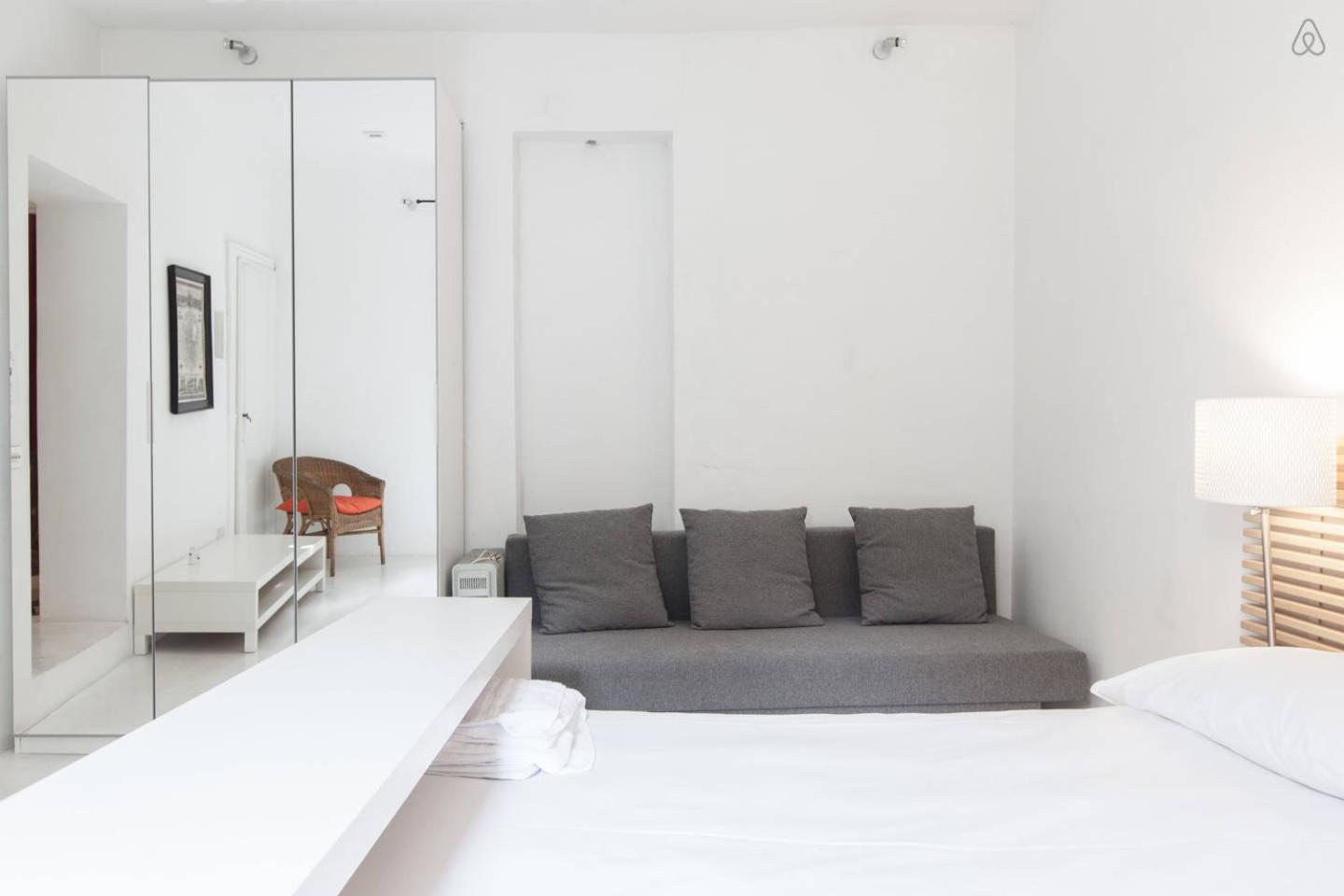 Apartment Casa - And - Modernist Marvel