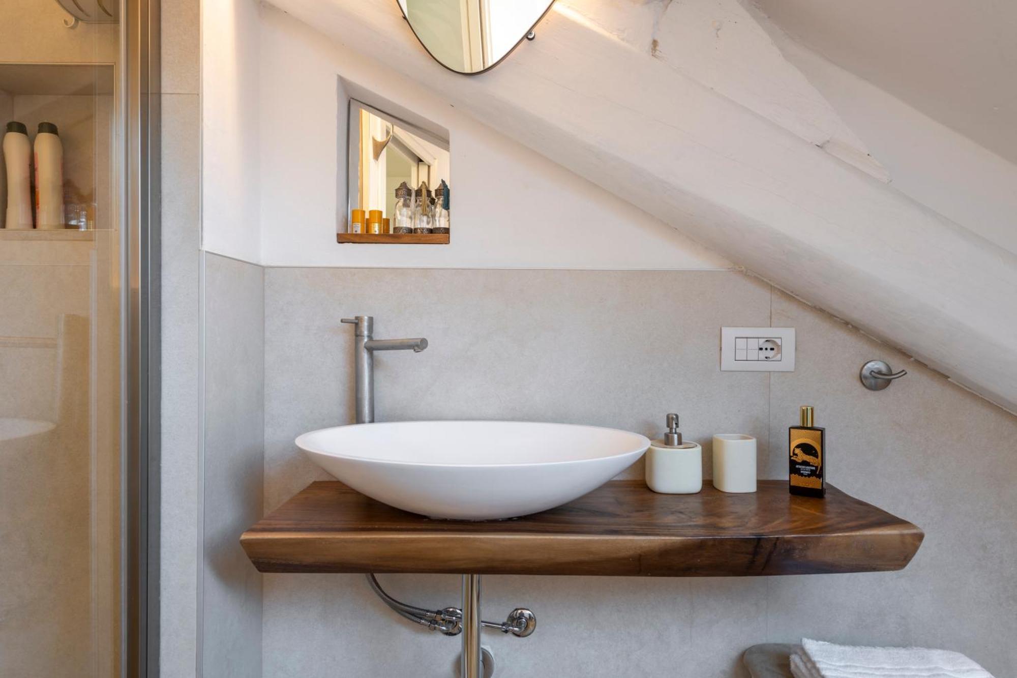 Bright Penthouse Attic In The Heart Of Appartamento Milano