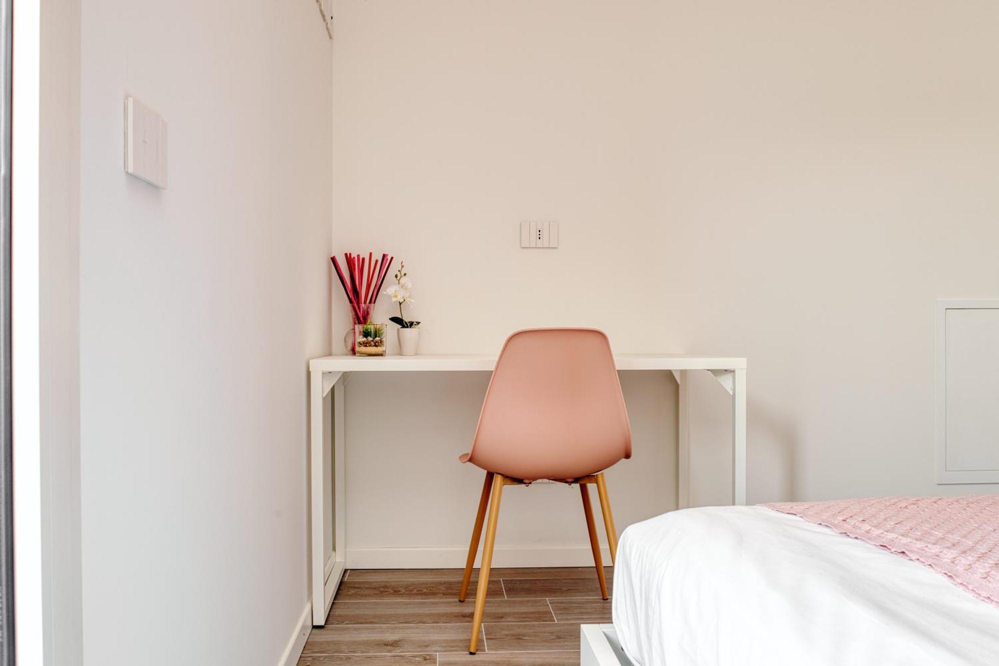 Appartamento Pink In Financial District 4 Pax Milano