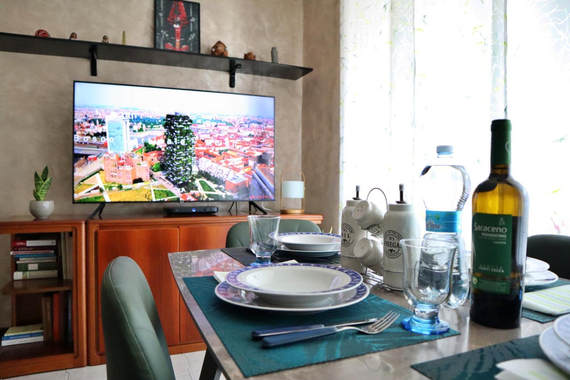 Cozy Room In Elegant Flat Shared With Alex, Tube 5 Min Walking Alloggio in famiglia