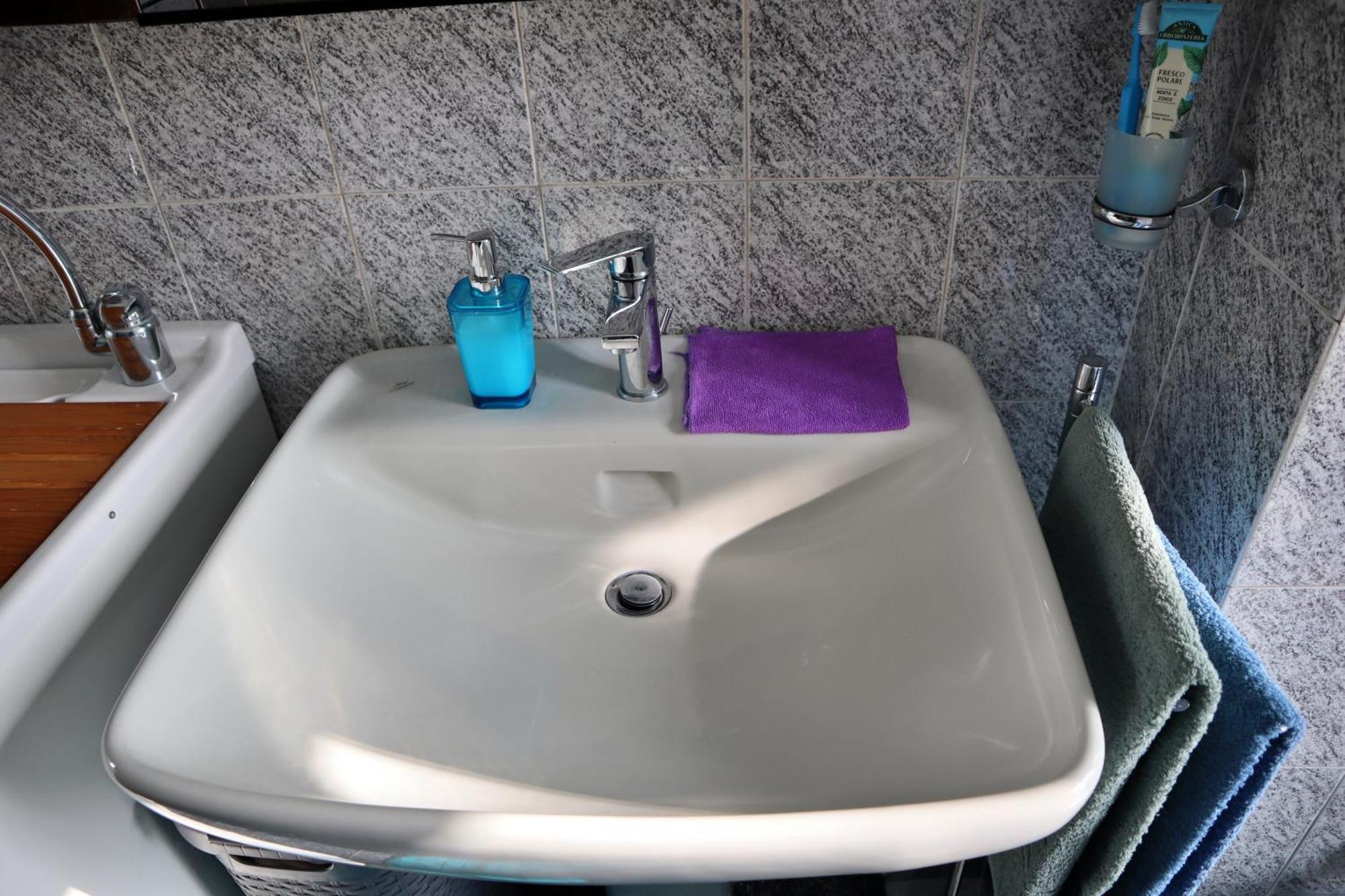 Cozy Room In Elegant Flat Shared With Alex, Tube 5 Min Walking Alloggio in famiglia *
