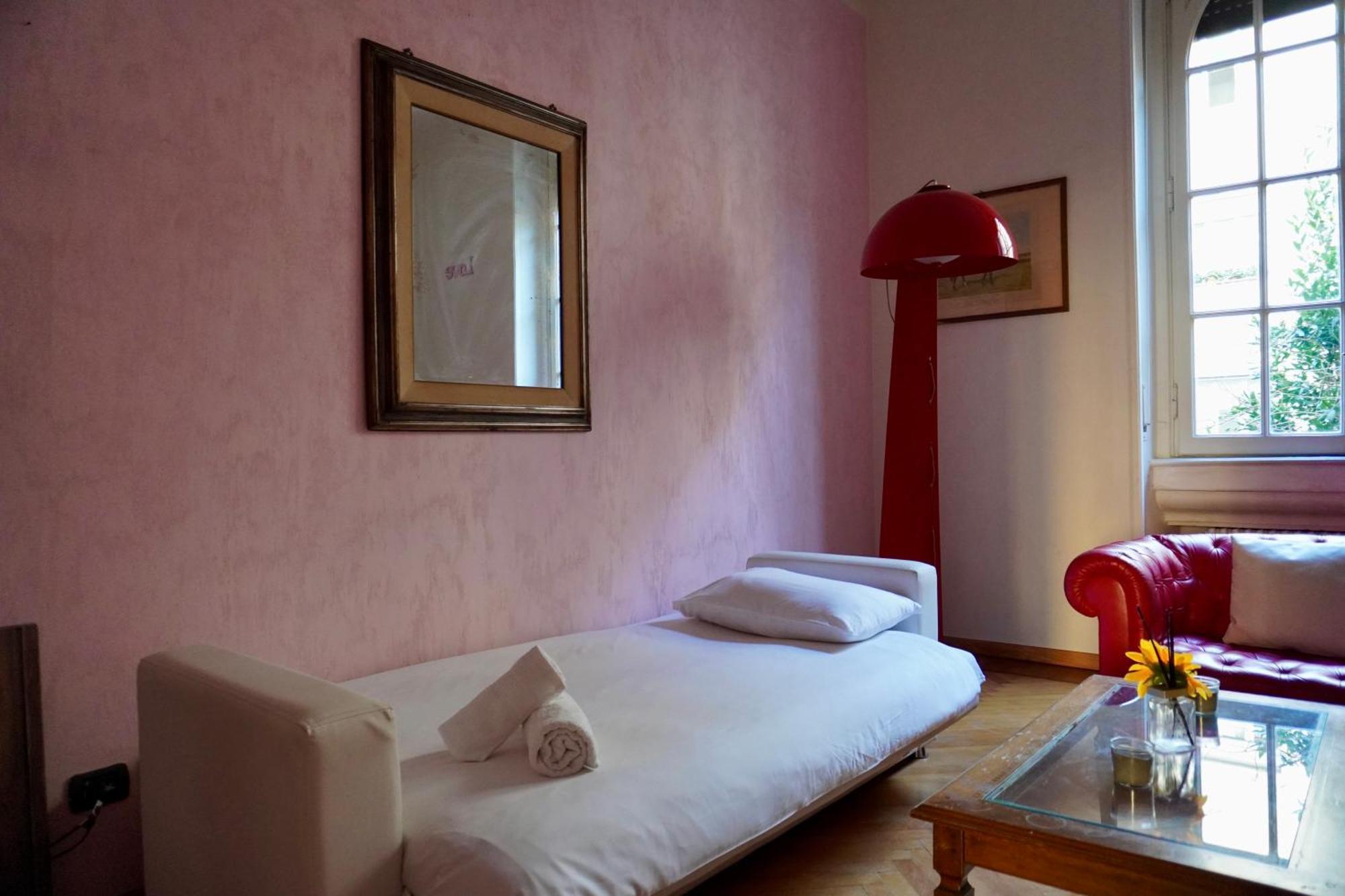 Eschilo In Rosa: Charme E Design Apartment Mailand