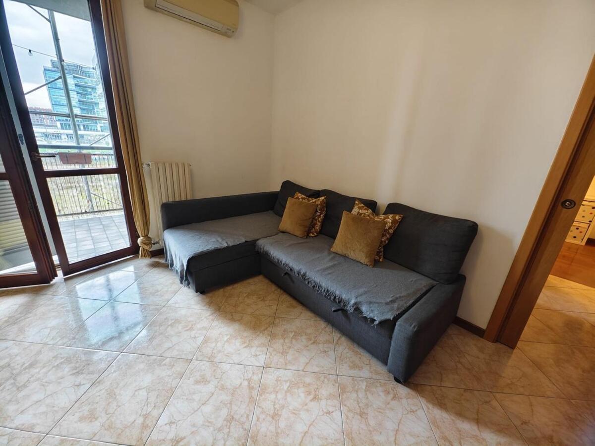 10 Min-linate Airport 100 M From The Metro Appartamento *