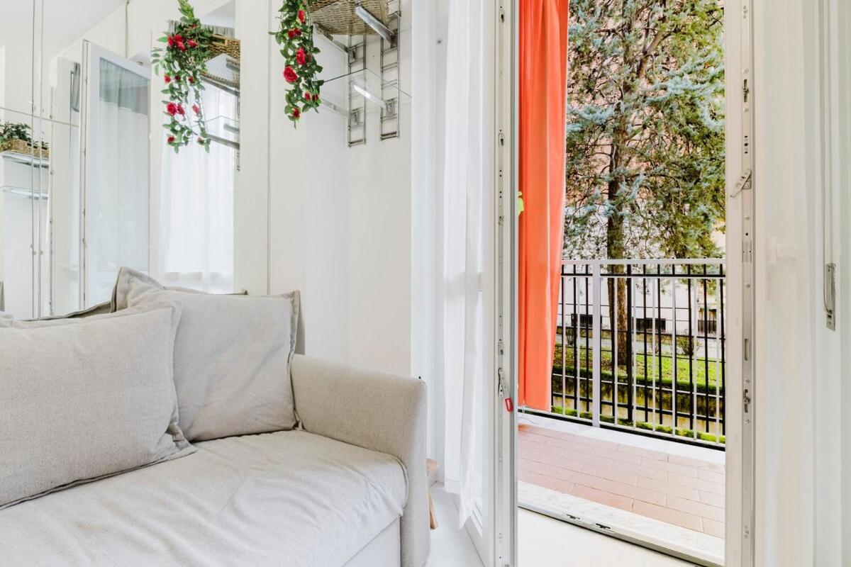 Elegant And Comfortable Mini