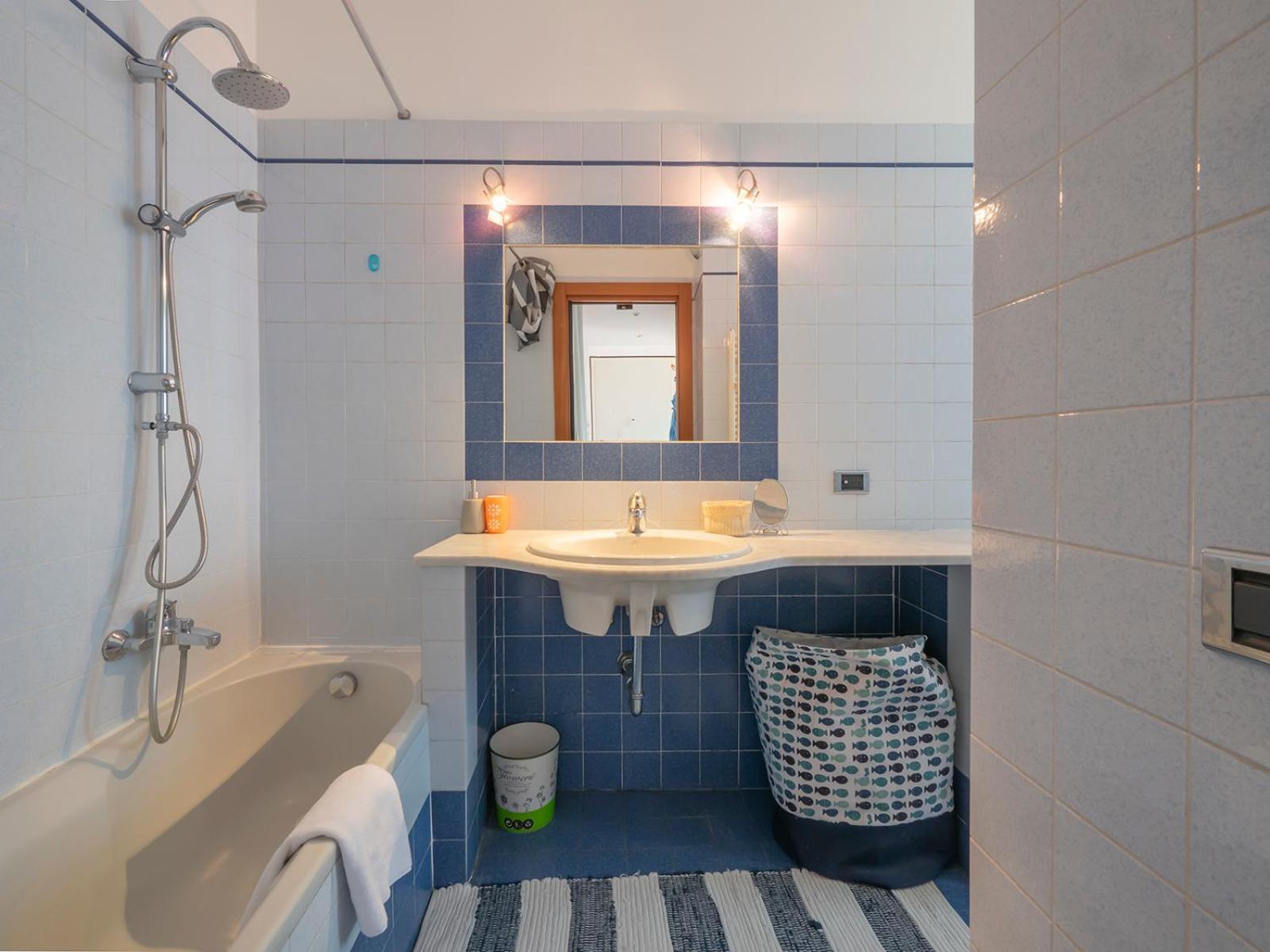 Xenia - Two-room With Terrace In Fondazione Prada Appartamento