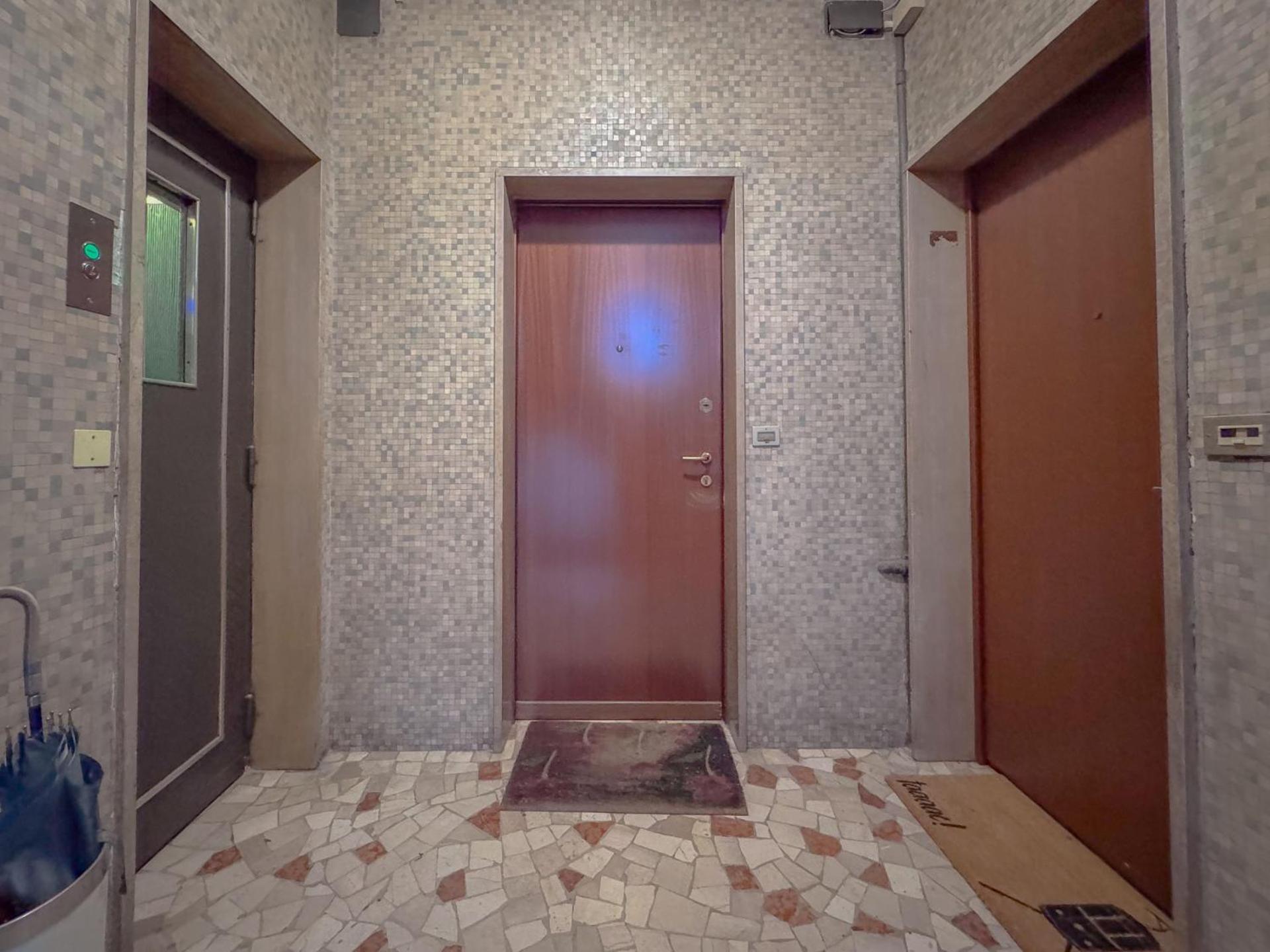 Spacious With Romantic Balcony And 2 Bathrooms Appartamento *
