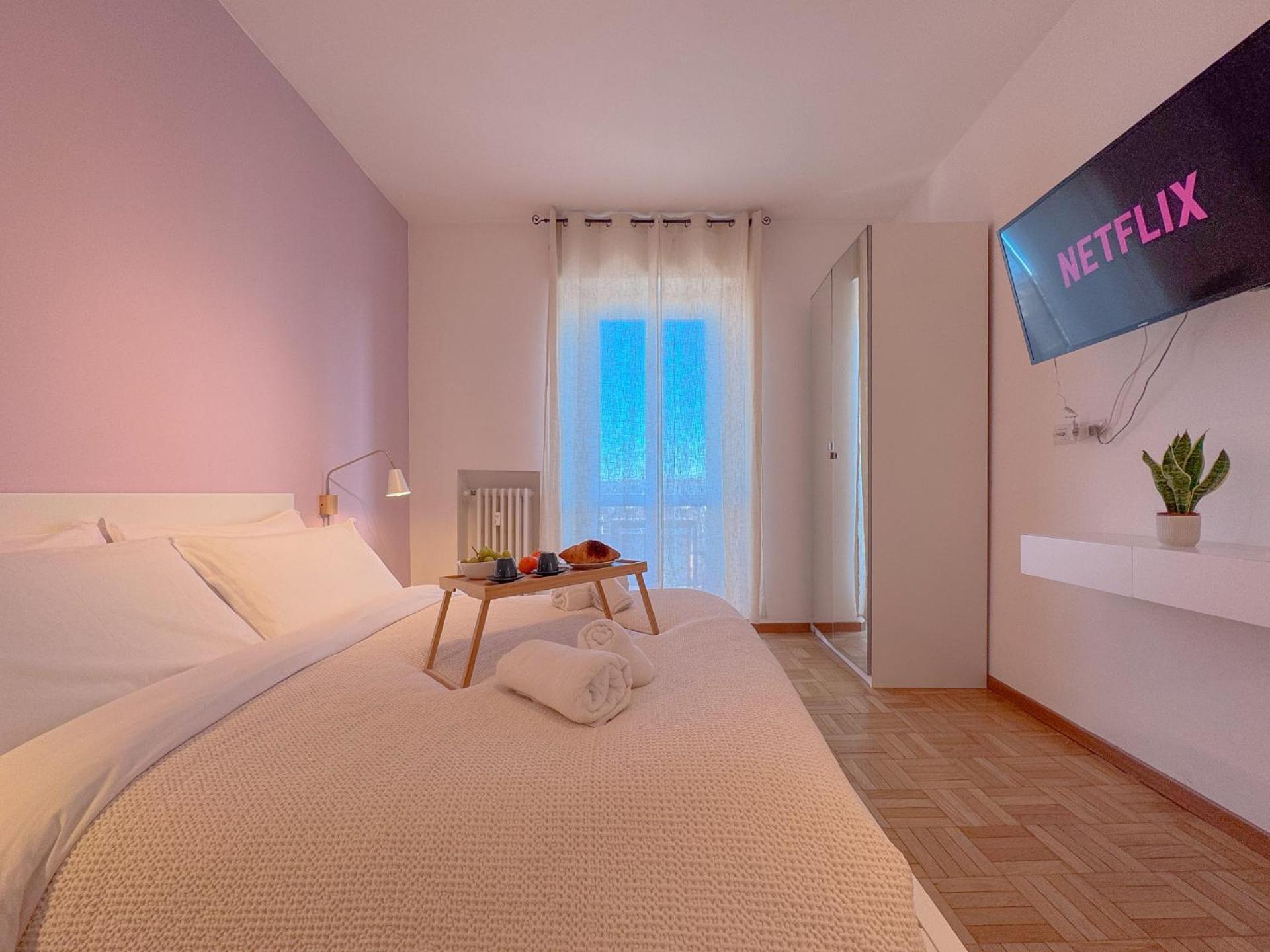 Spacious With Romantic Balcony And 2 Bathrooms Milano