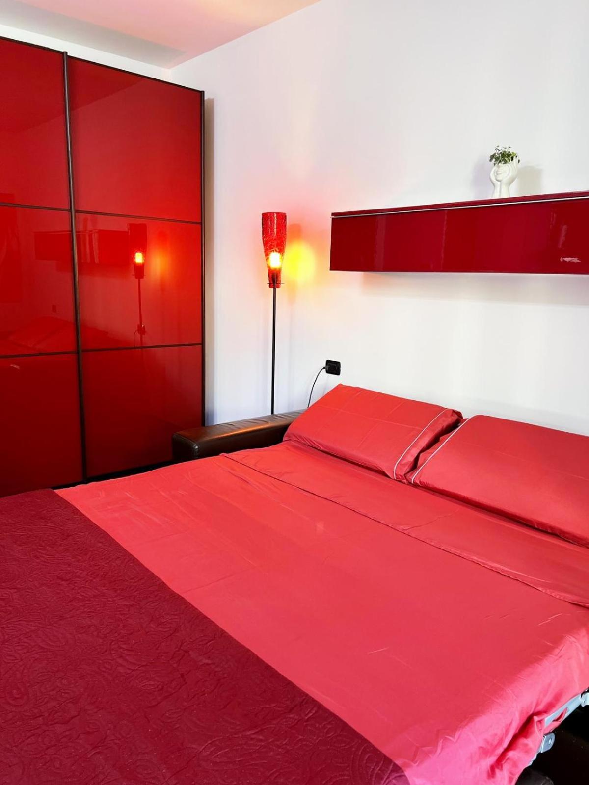Appartamento Laura S Garden - Romantic Place And Private Parking Milano