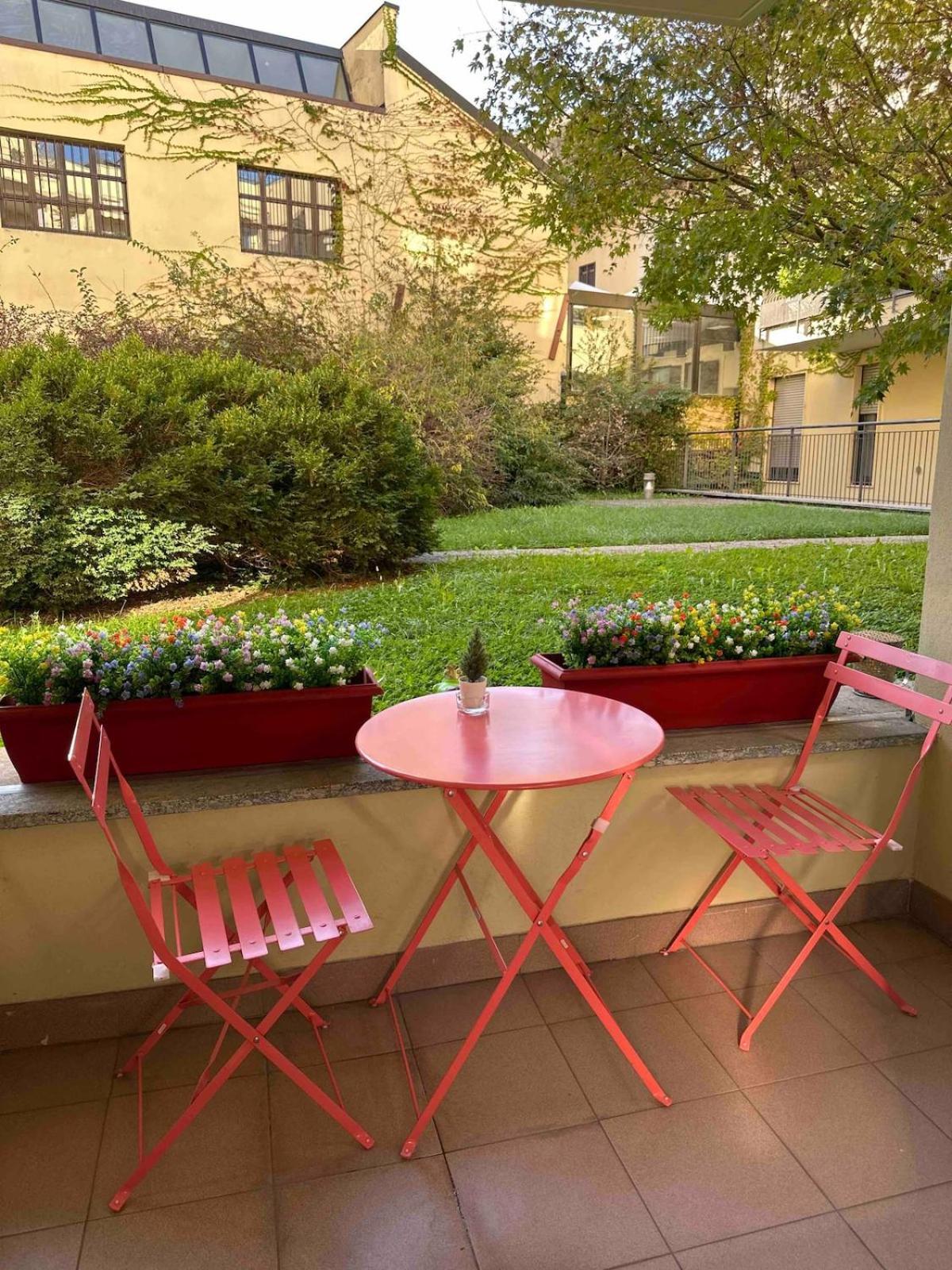Appartamento Laura S Garden - Romantic Place And Private Parking Milano