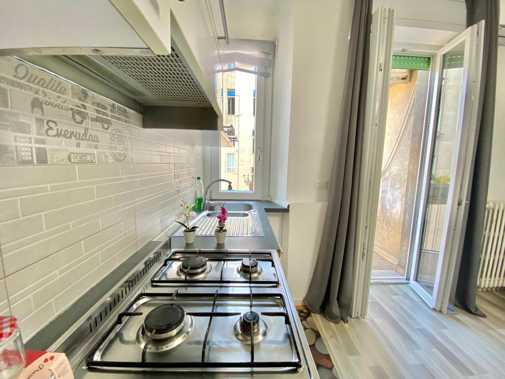 Lugano S&s Home, Moderna E Tranquilla, Vicino Al Centro Di Milano, Con Parcheggio Gratuito Esterno Appartamento *