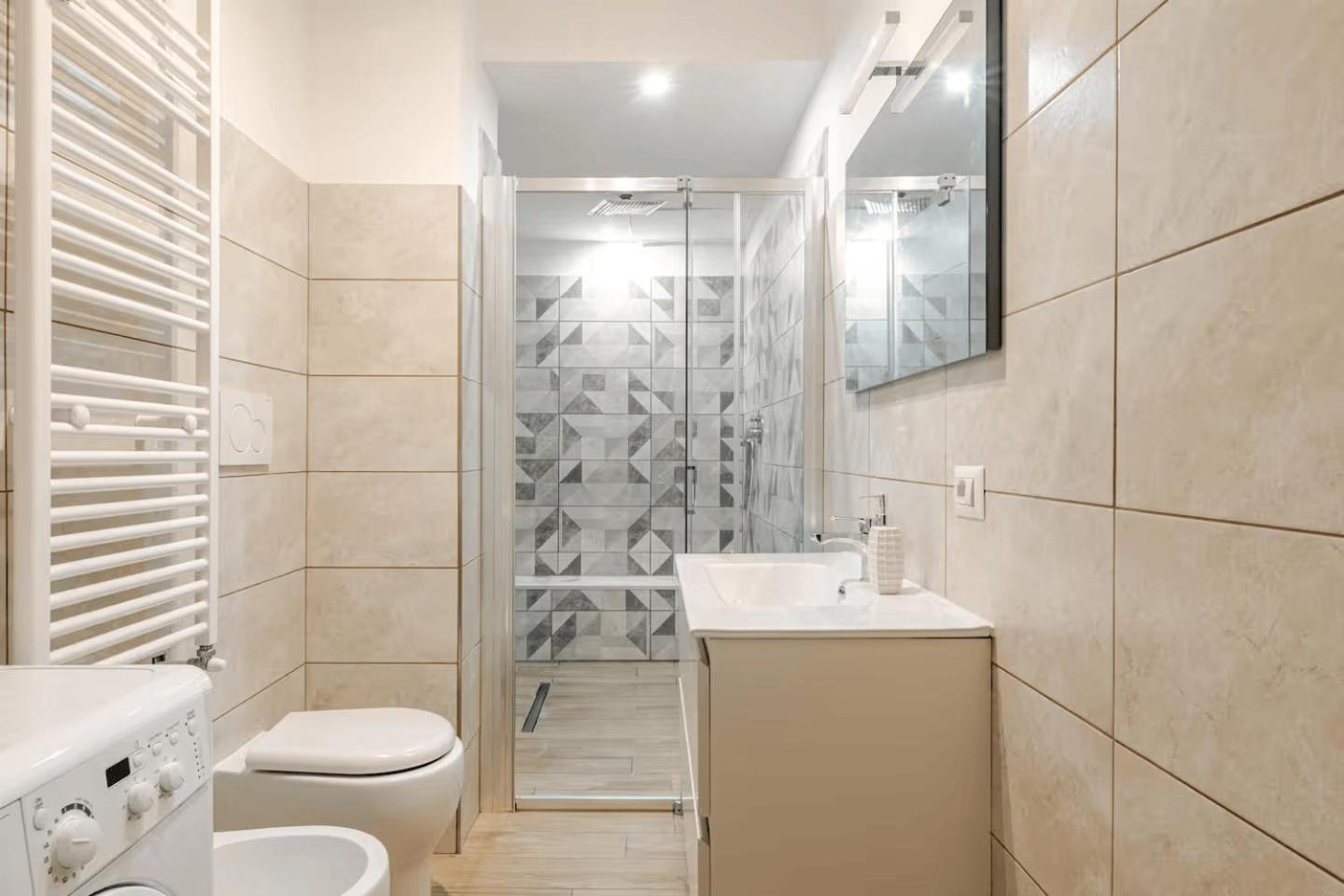 Crystal Mi With Xxl Shower Lejlighed