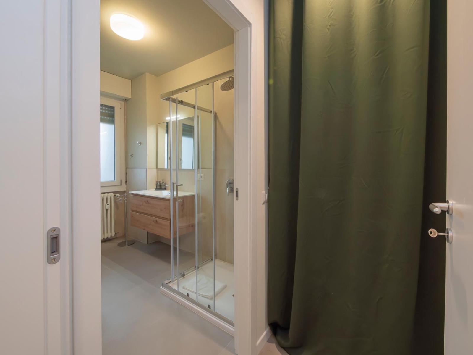 Spacious 2bdr With Balcony Arco-sempione Area, By Rentopolis Appartamento