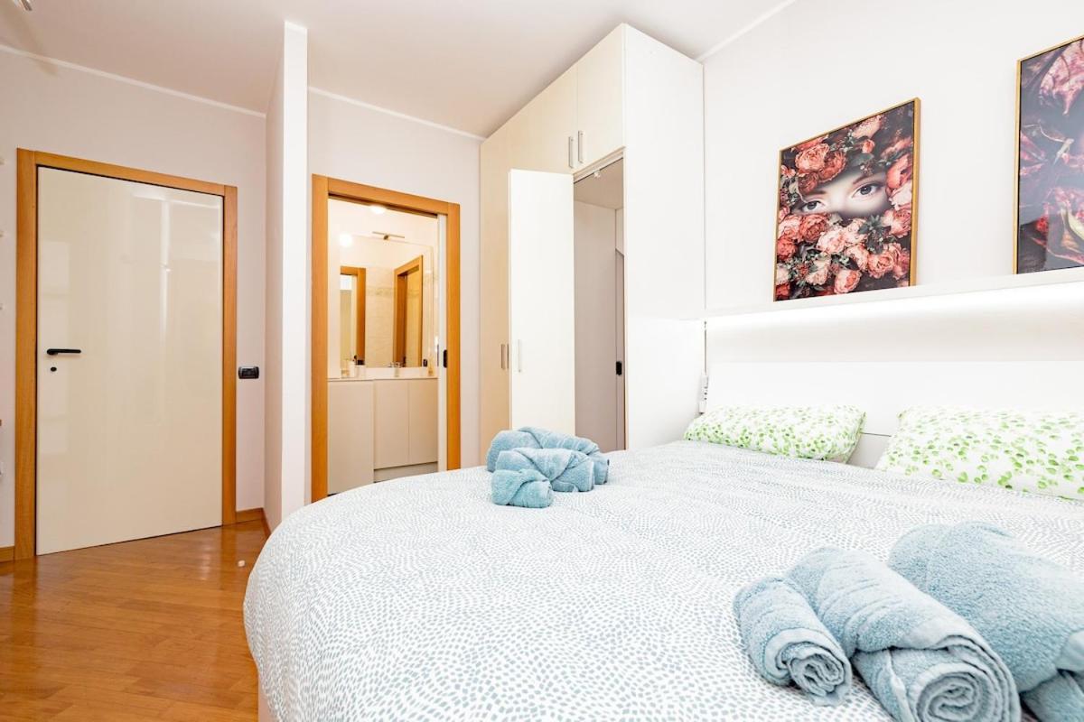 Cozy And Lovely - Center *