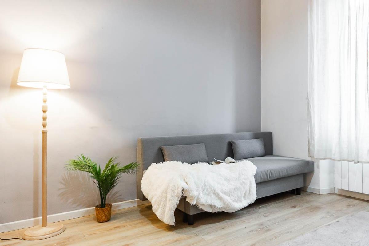 Duomo 10 Minuti Family House 5 Pax Balcone Wifi Leilighet