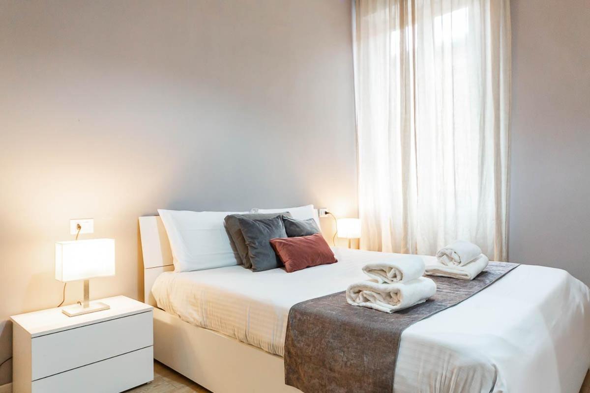 Duomo 10 Minuti Family House 5 Pax Balcone Wifi Leilighet Milano