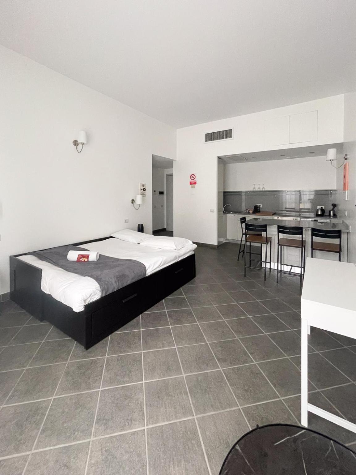 Garibaldi 59 * Milano