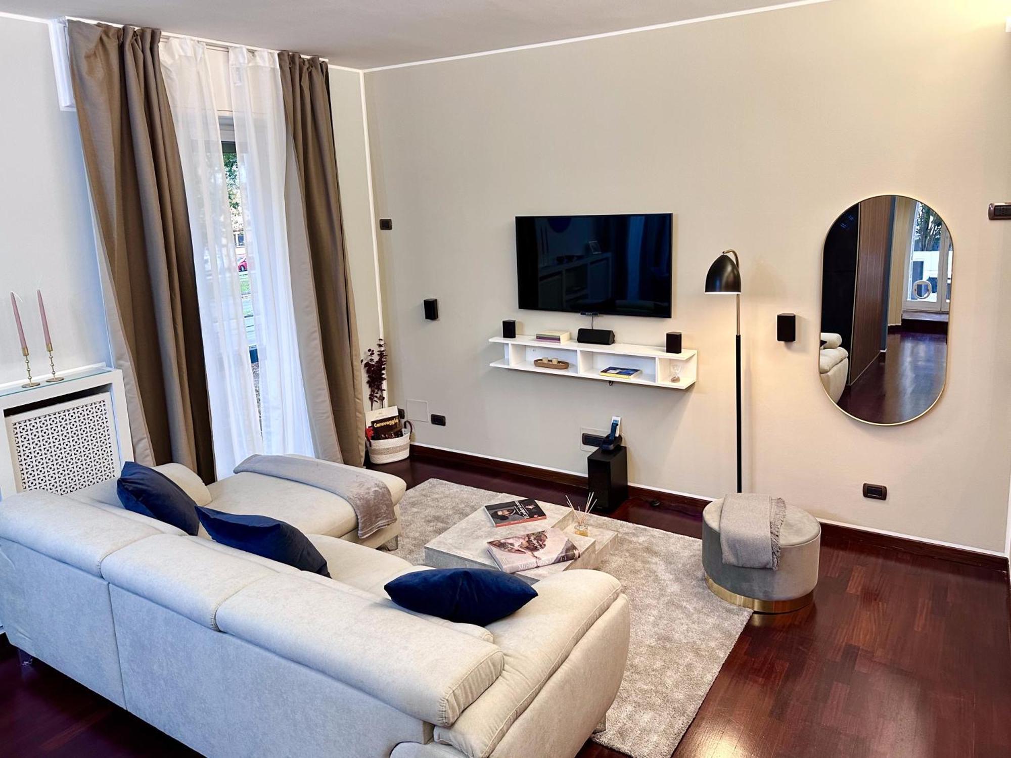 Deluxe Multispace With Terrace Milano