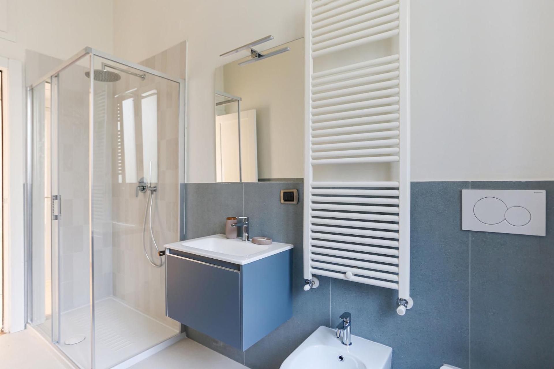 The Rent - Spacious Three-bedroom In The Heart Of *