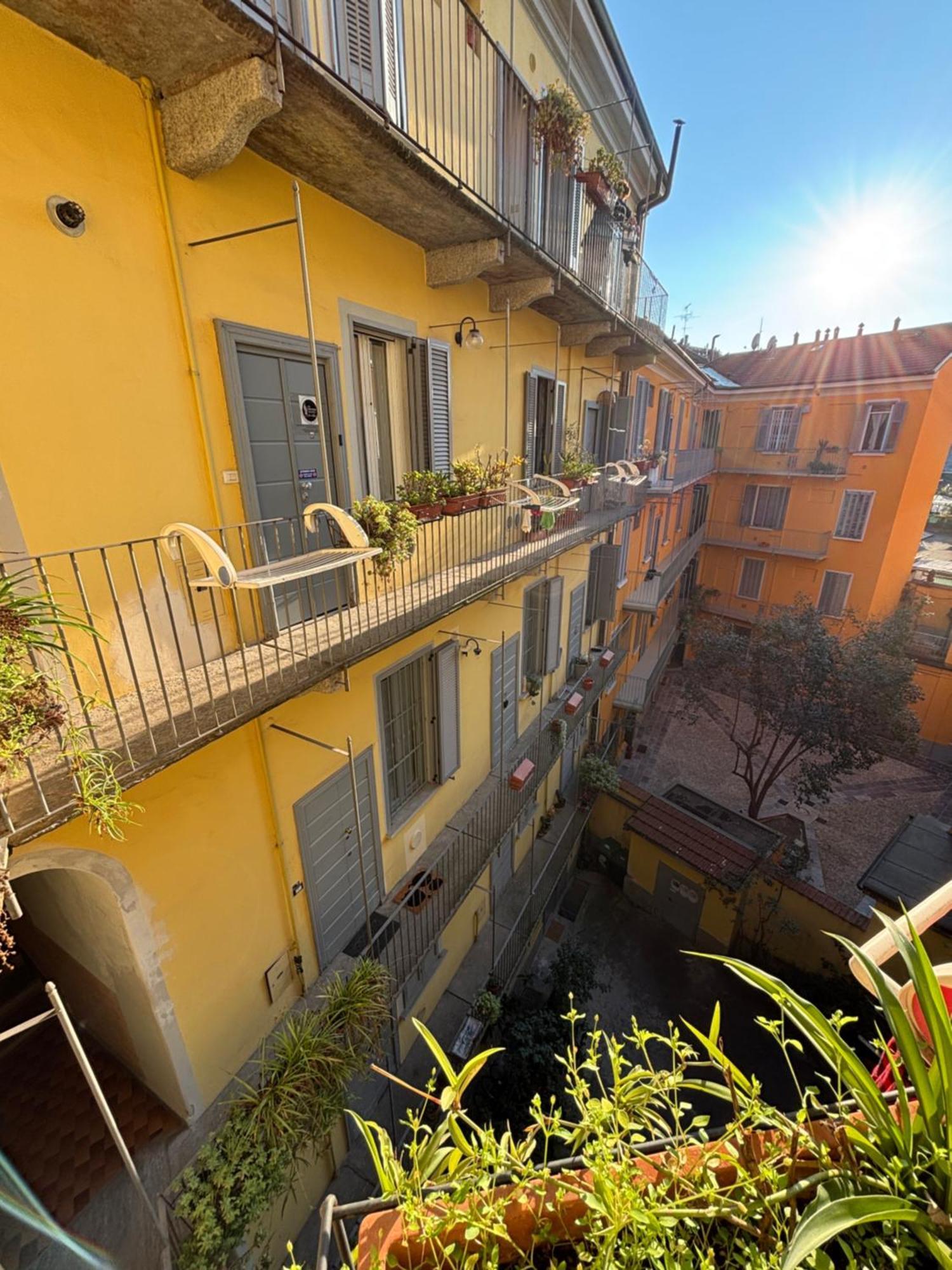La Vecchia Milano-les Nubles Vannucci - Il Ballatoio E Il Cortile