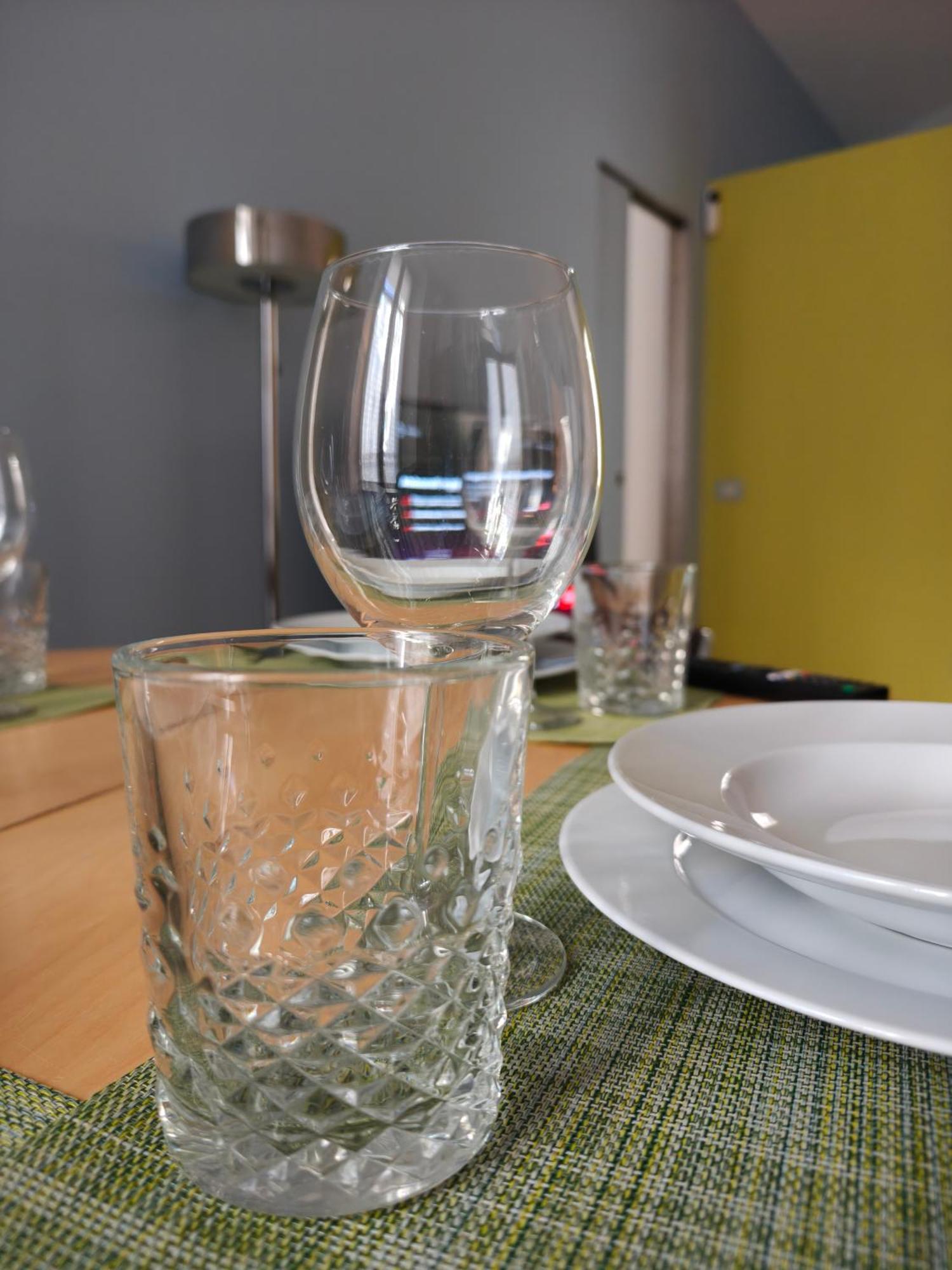 Center In Shopping And Living Area With Ac, Wifi, Steps From M1 And Airport And Fiera Link * Milano