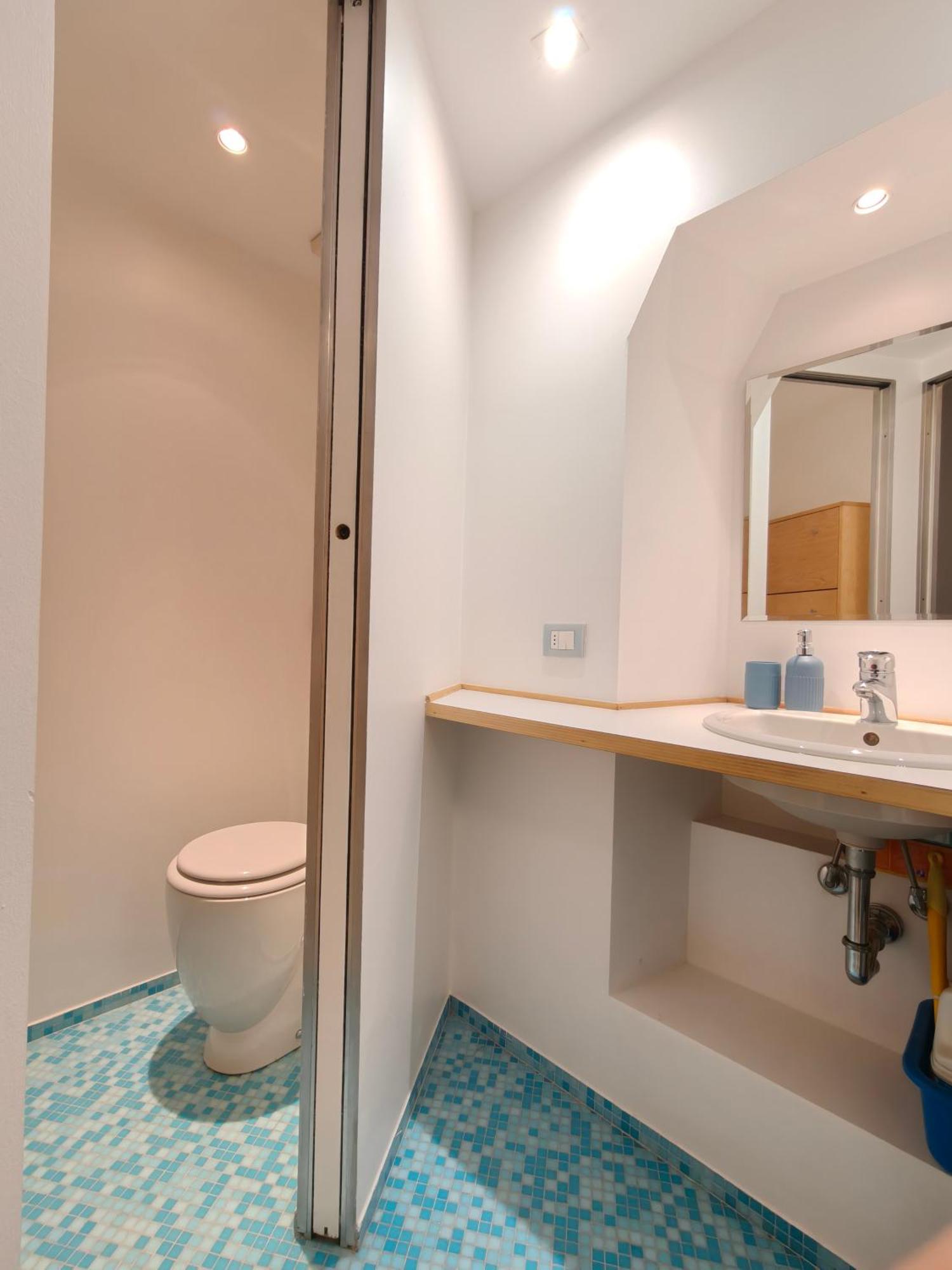 Appartamento Center In Shopping And Living Area With Ac, Wifi, Steps From M1 And Airport And Fiera Link