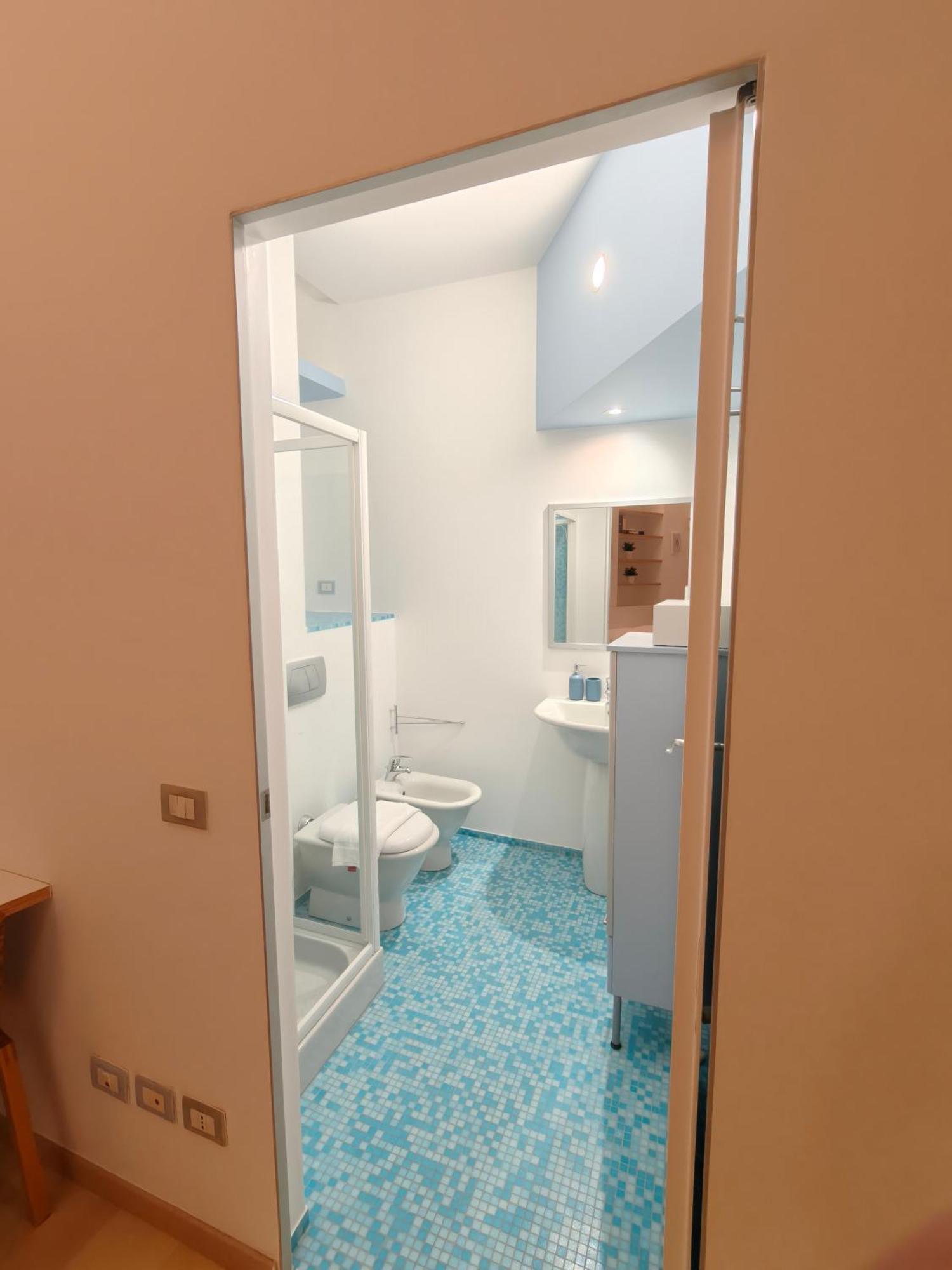 Appartamento Center In Shopping And Living Area With Ac, Wifi, Steps From M1 And Airport And Fiera Link *