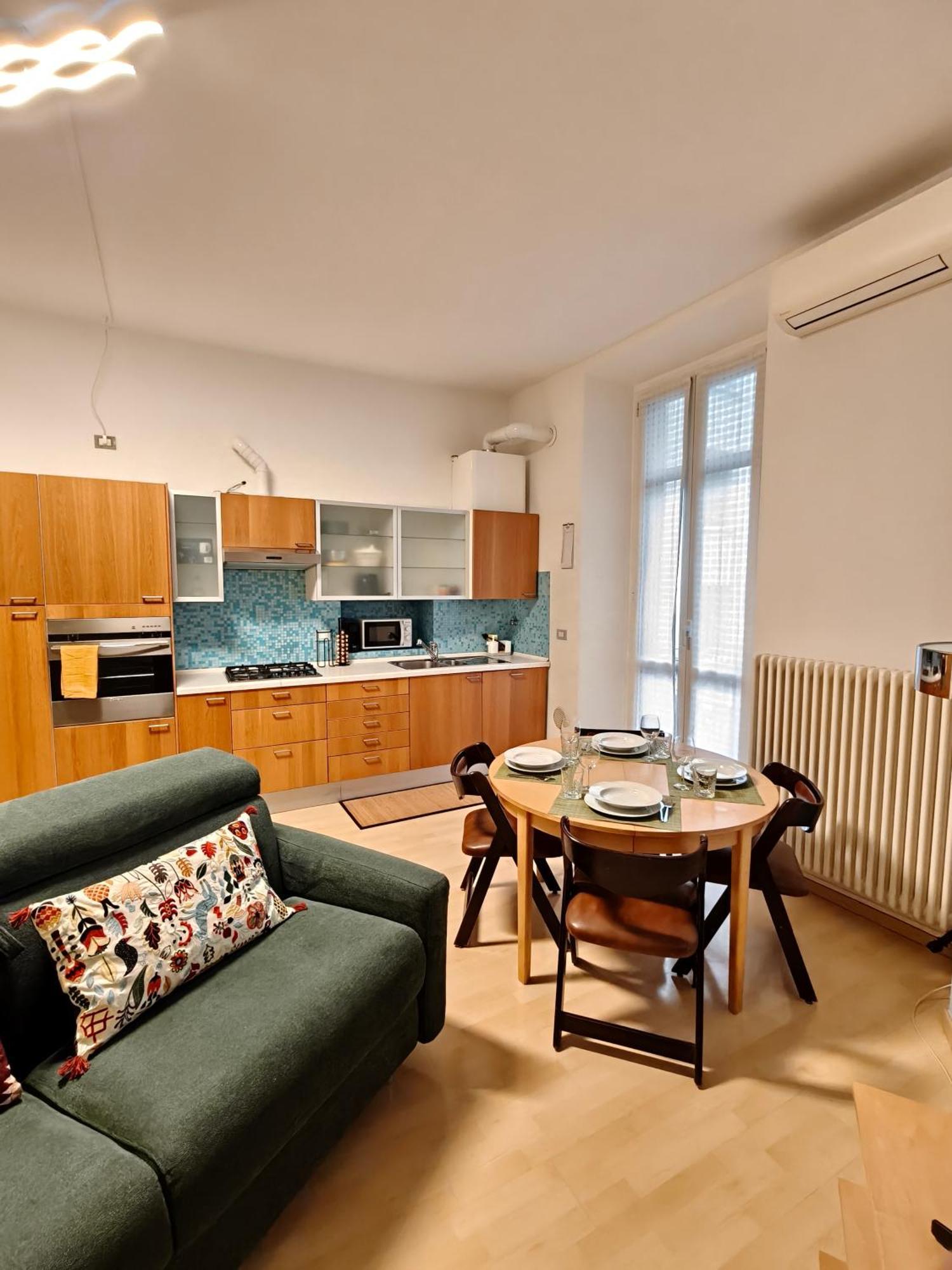 Center In Shopping And Living Area With Ac, Wifi, Steps From M1 And Airport And Fiera Link Appartamento Milano