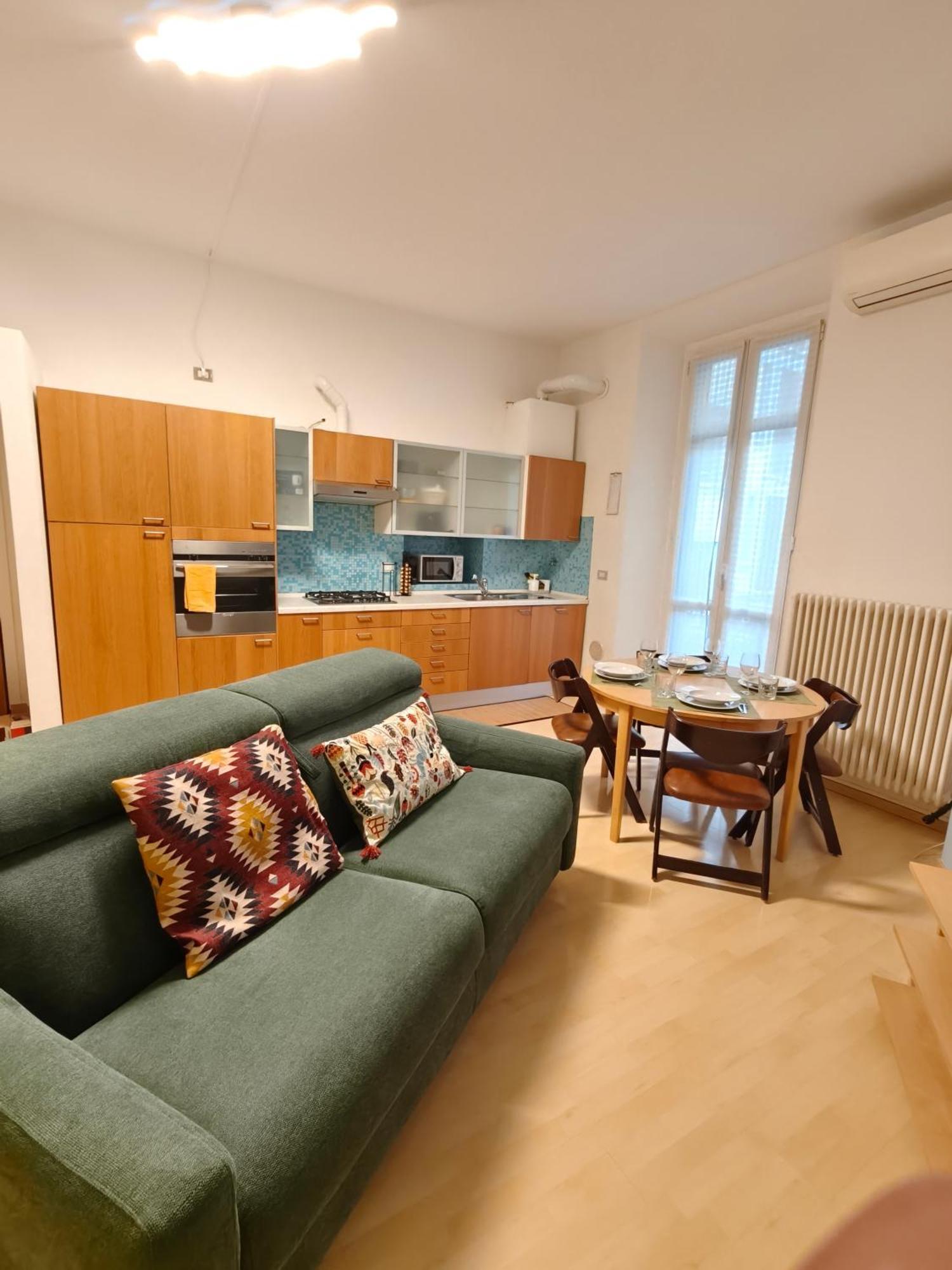Center In Shopping And Living Area With Ac, Wifi, Steps From M1 And Airport And Fiera Link Appartamento *