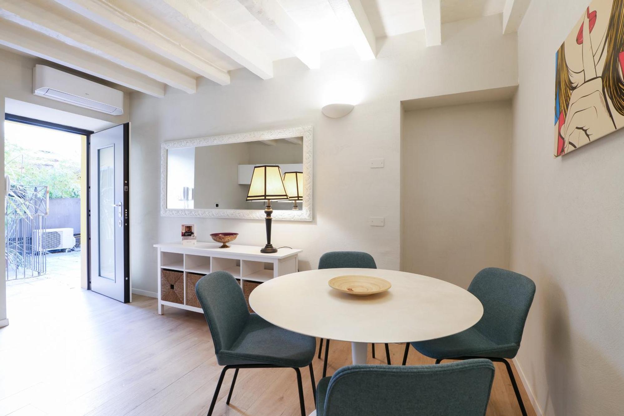 Elegant Rosales Apt. Apartment