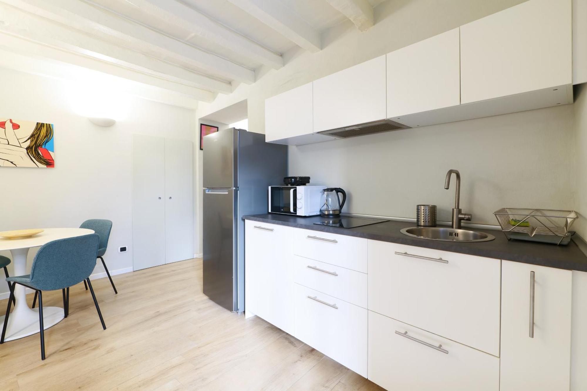 Elegant Rosales Apt. *