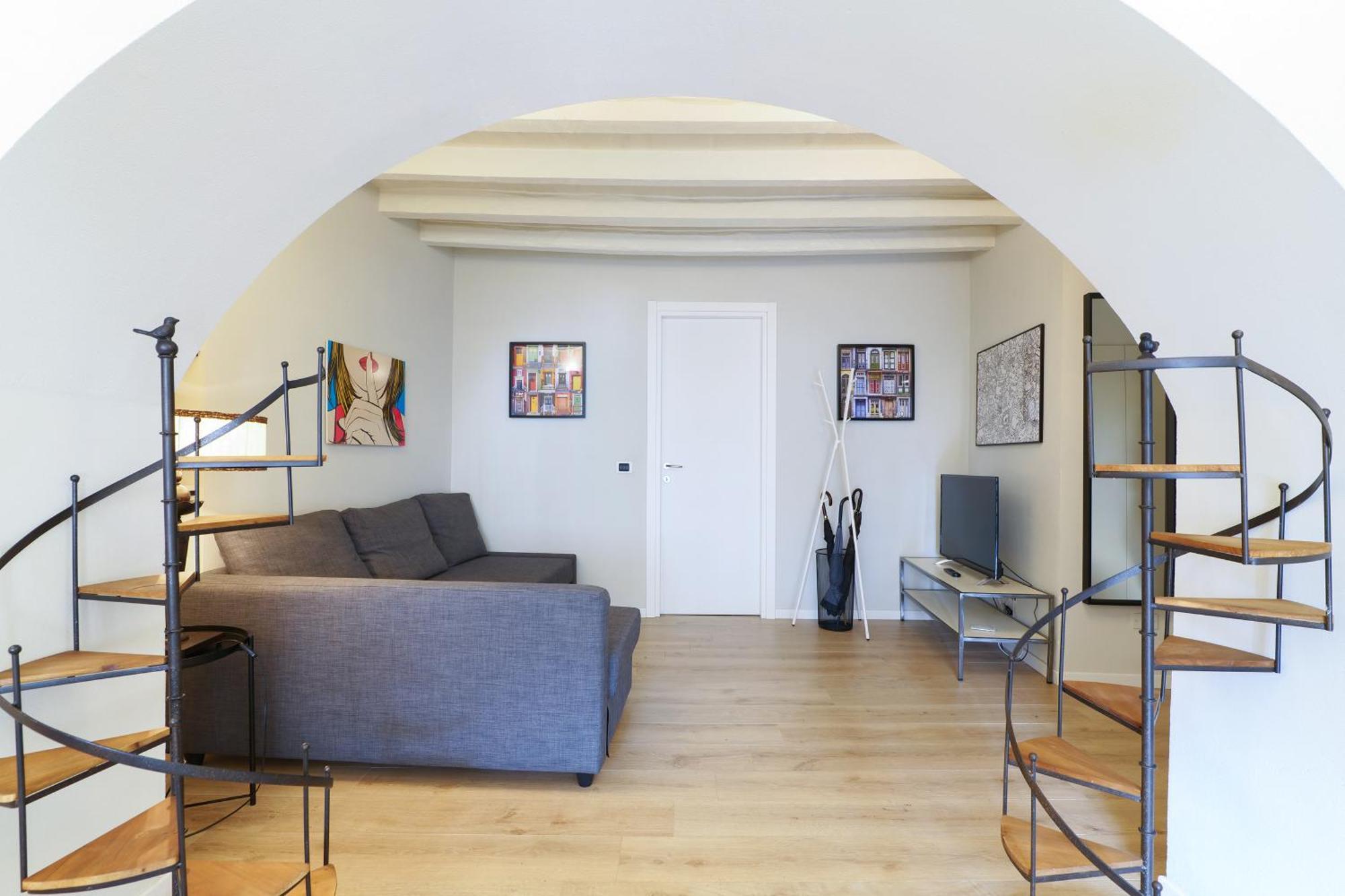 Elegant Rosales Apt. Mailand