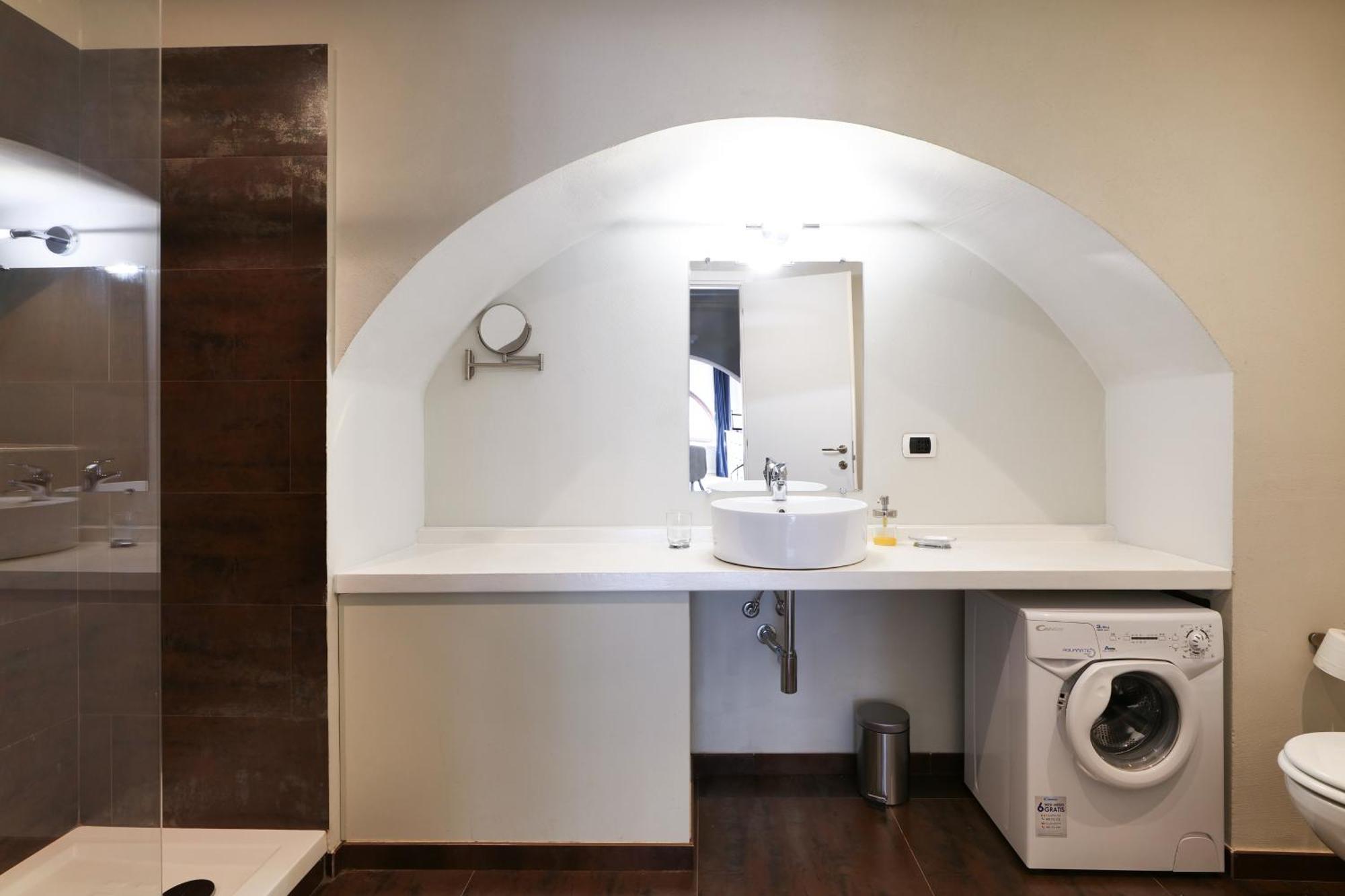 Elegant Rosales Apt.