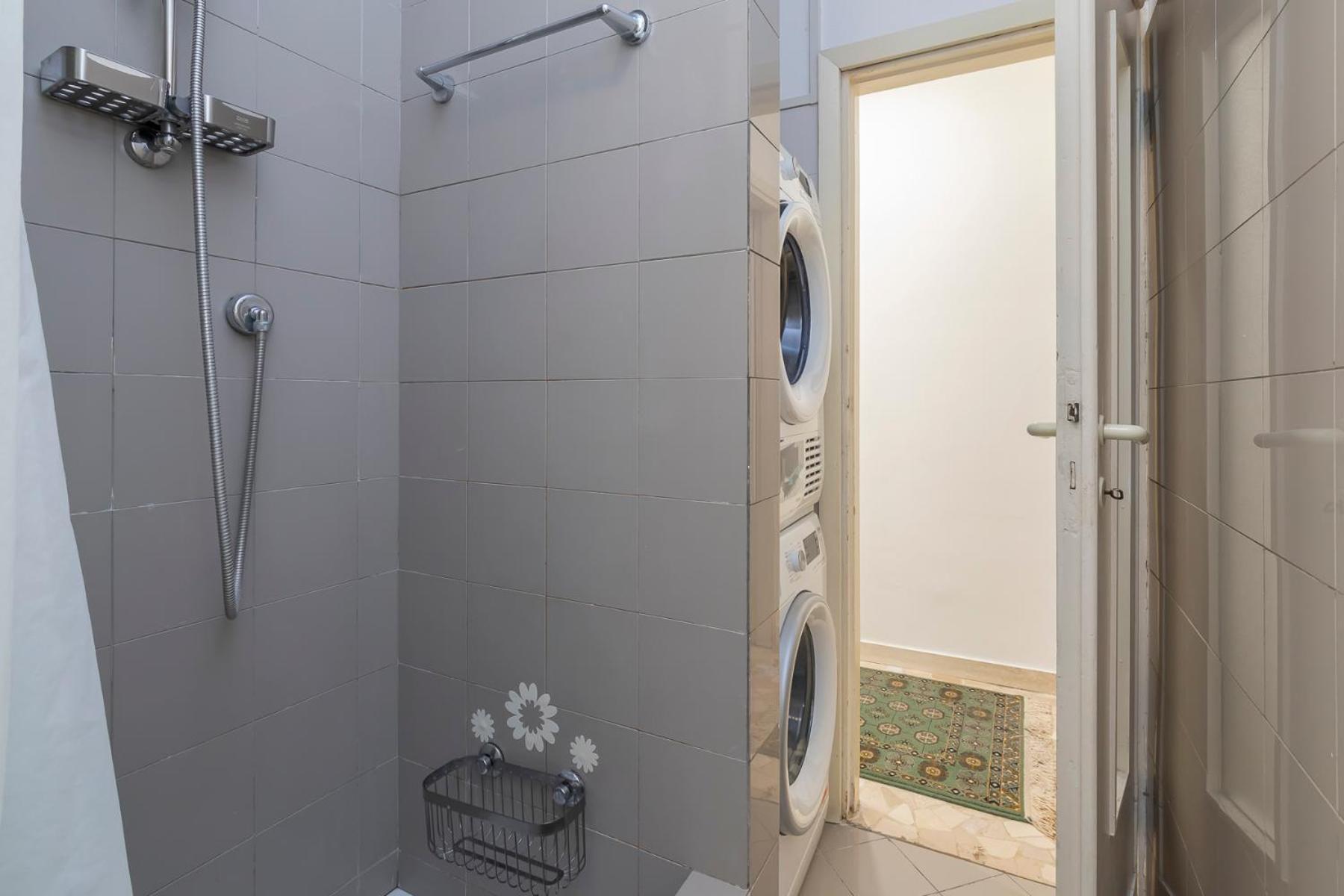 Oasi Urbana A Milano: Piazza Insubria Apartment