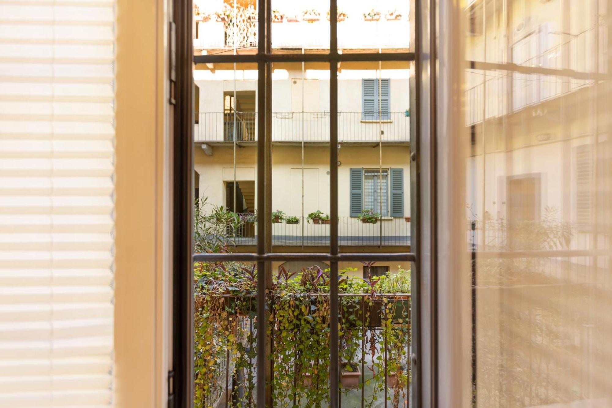 Bricks & Beams In The Key Area Of Apartment