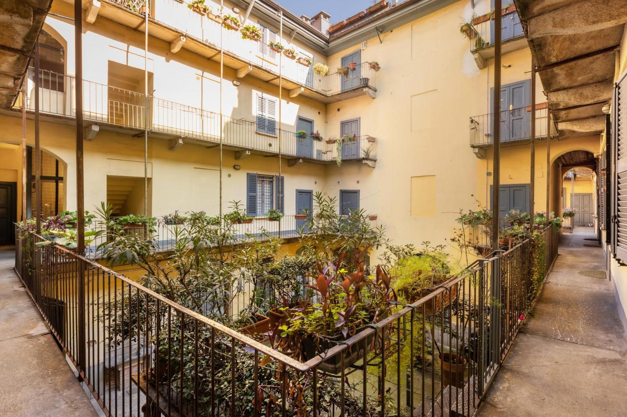 Apartment Bricks & Beams In The Key Area Of *