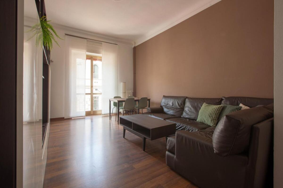 Elegante E Ampio In Zona Moscova Appartamento