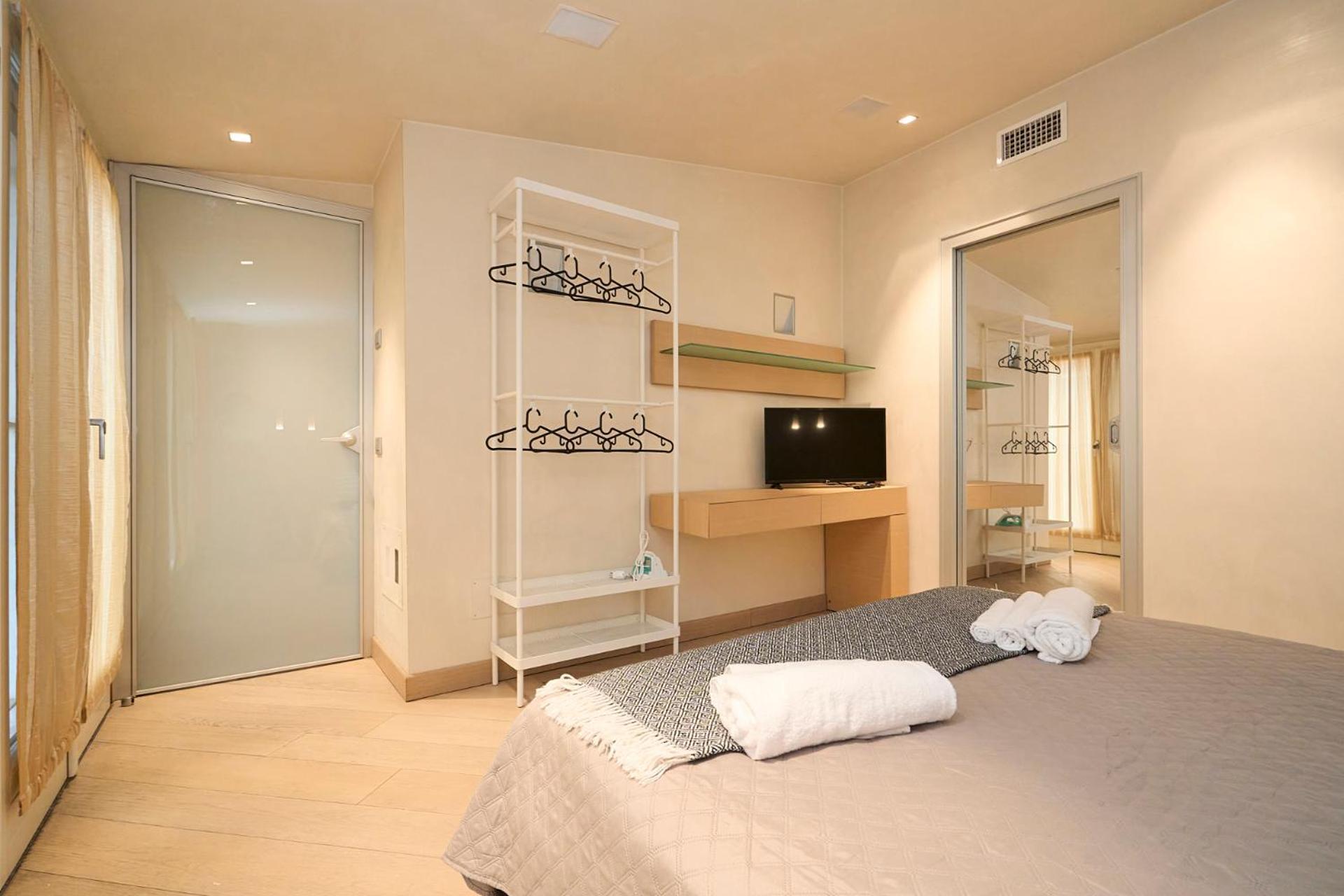 Luxury House - 2 Minutes Walk From Station Mailand