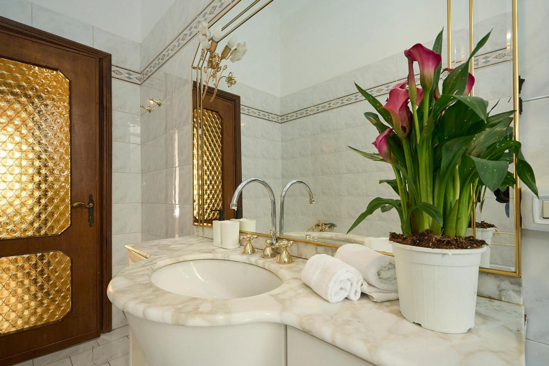Vintage House - 2 Minutes Walk From Station *