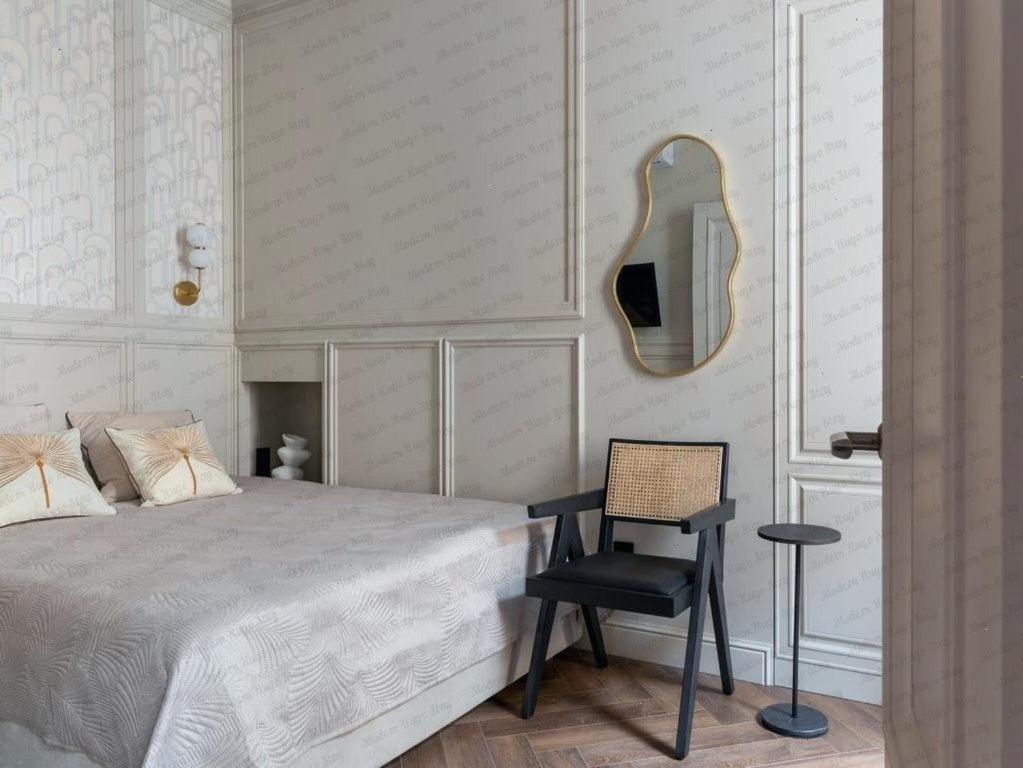 Modern Hugo Milan