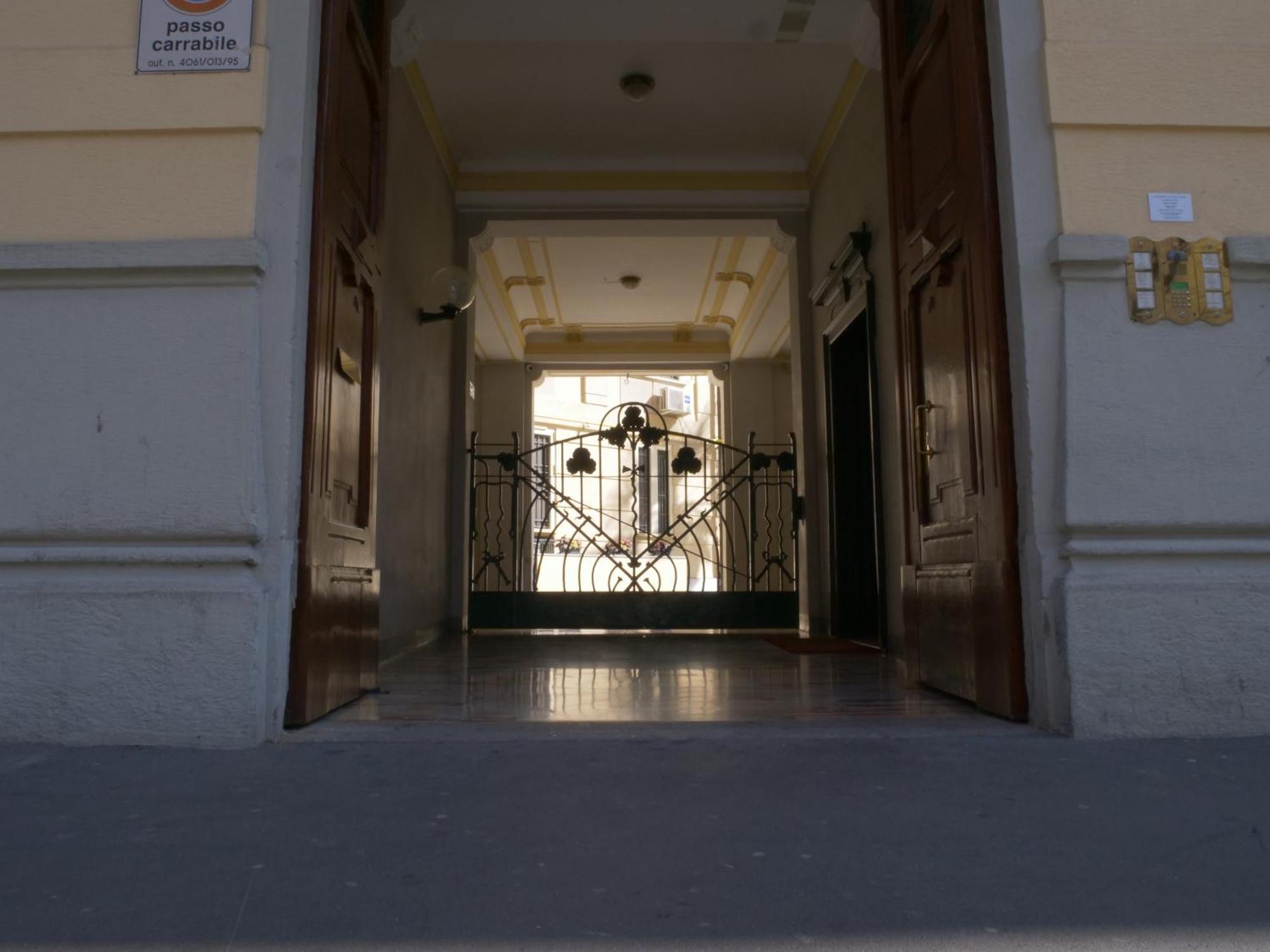 Wonderful Downtown Apartment-hd Netflix, King-size Bed, Two Minutes' Walk From Metro Appartement *