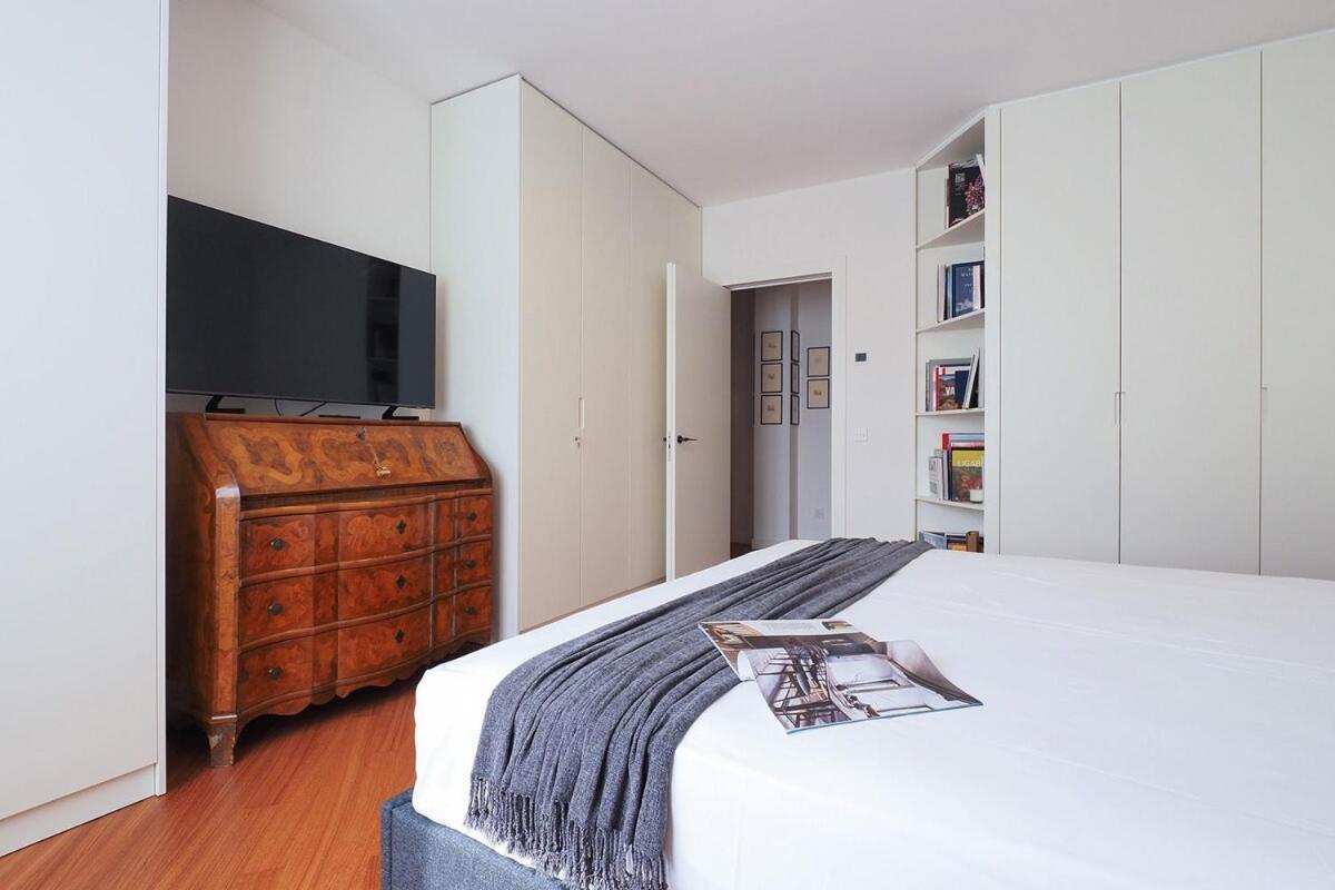 Bright Three Bedroom With Balconies Porta Romana Appartamento *