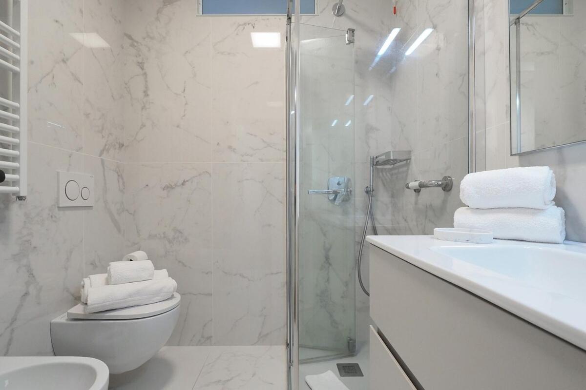 Apartment Bright Three Bedroom With Balconies Porta Romana Mailand