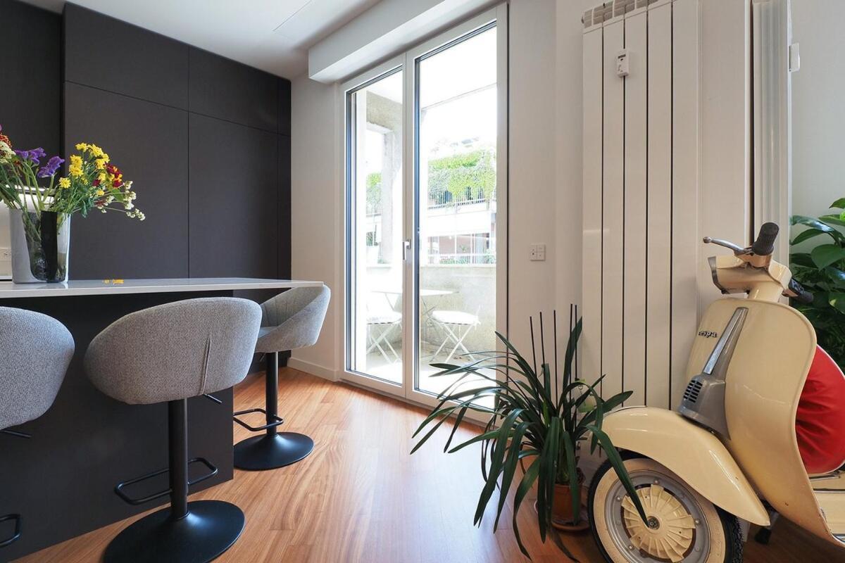Bright Three Bedroom With Balconies Porta Romana Appartamento