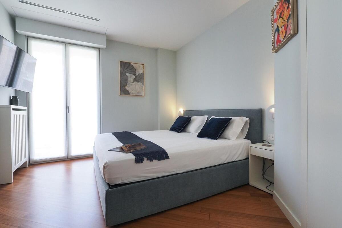 Bright Three Bedroom With Balconies Porta Romana Milano