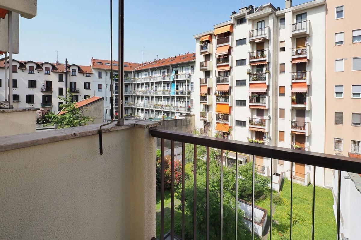 Bright Three Bedroom With Balconies Porta Romana Appartamento