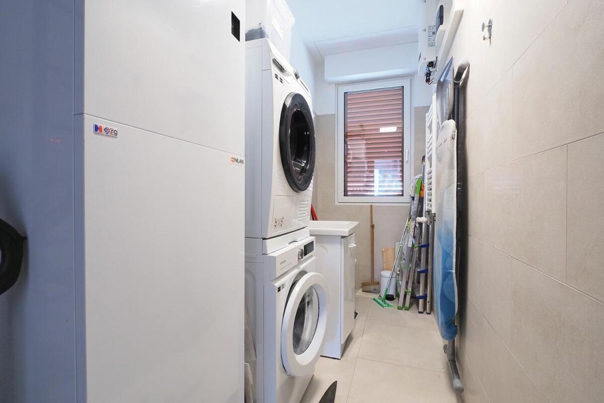 Bright Three Bedroom With Balconies Porta Romana Mailand