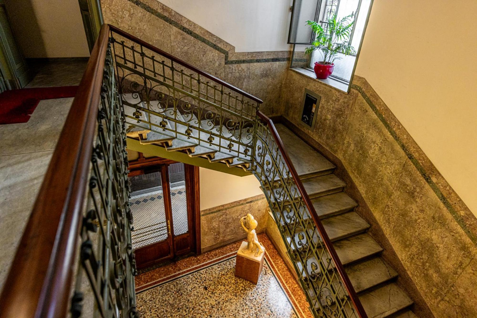 Leilighet Luxury, Modern & Charming Near Station Milano