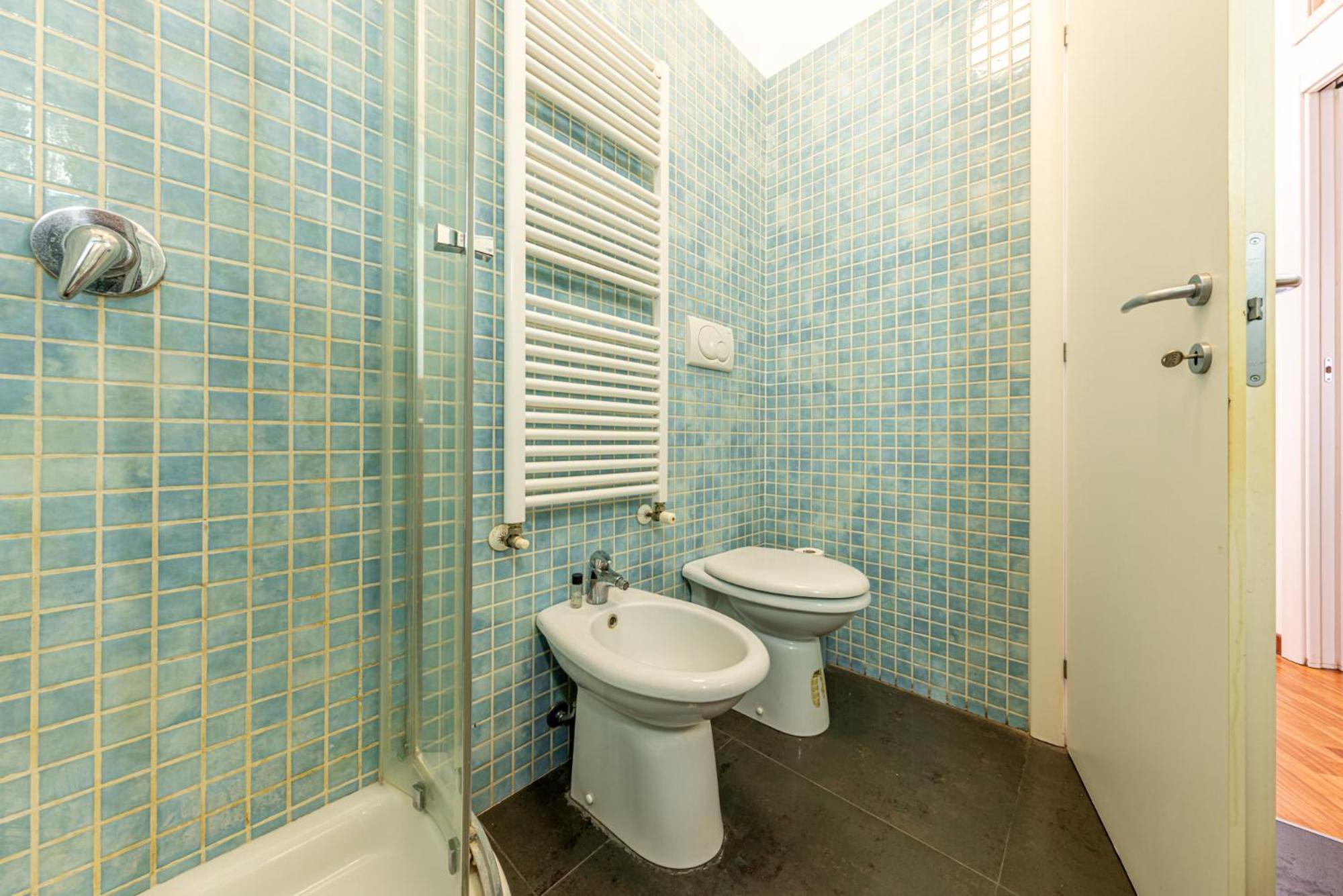Luxury, Modern & Charming Near Station Leilighet